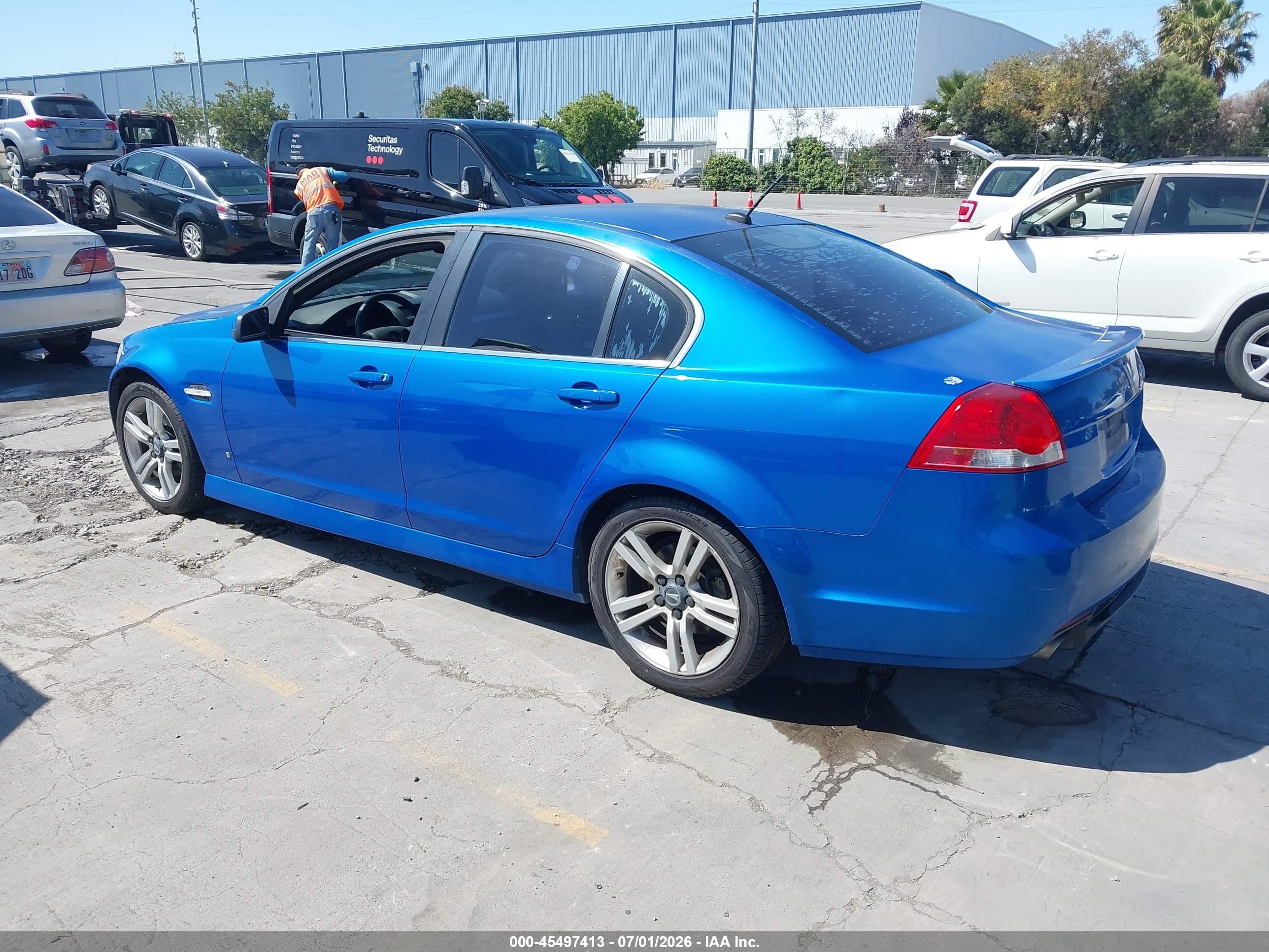 2009 Pontiac G8   Blue vin: 6G2ER57729L181987
