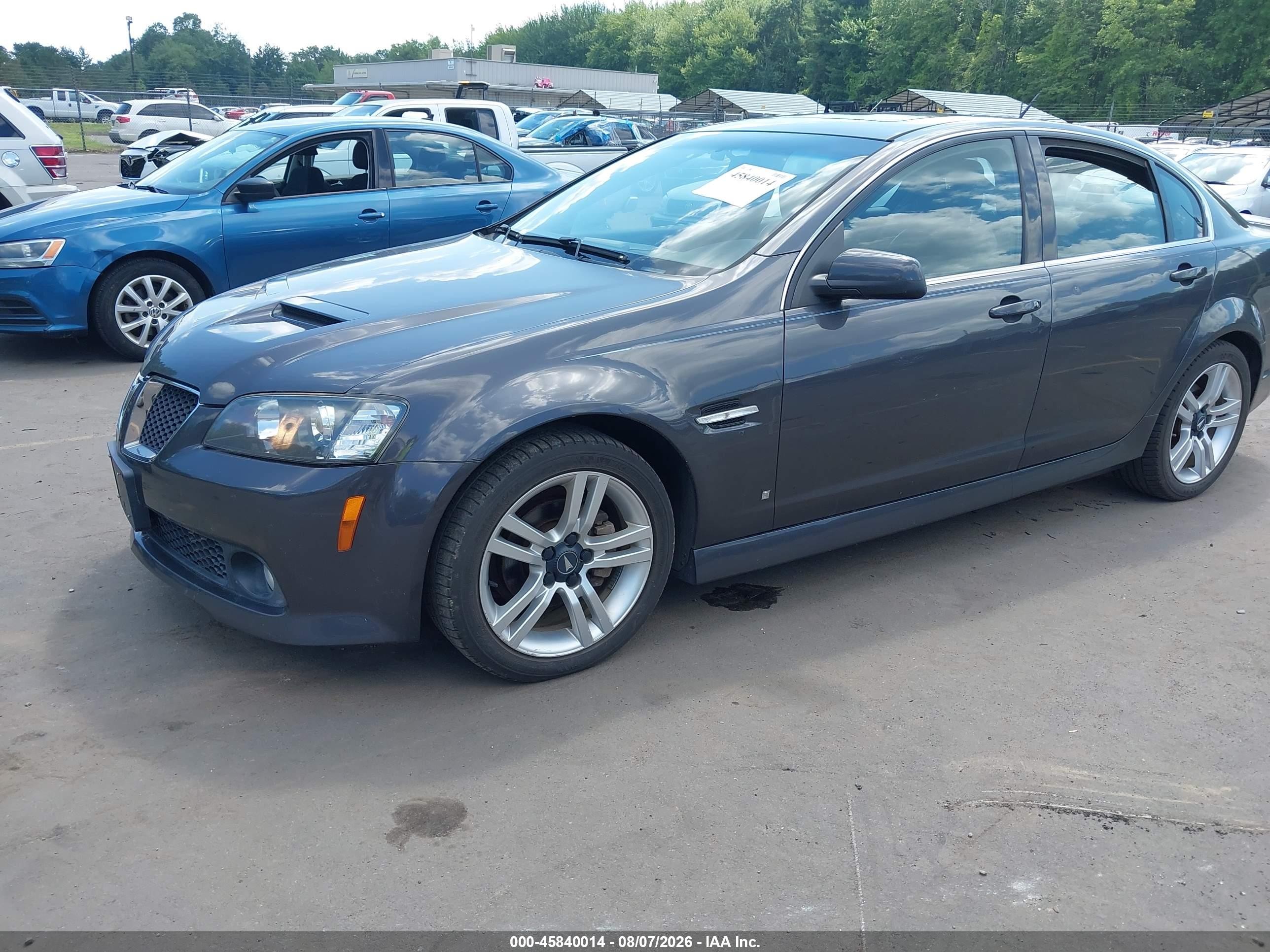 2009 Pontiac G8   Gray vin: 6G2ER57739L156077