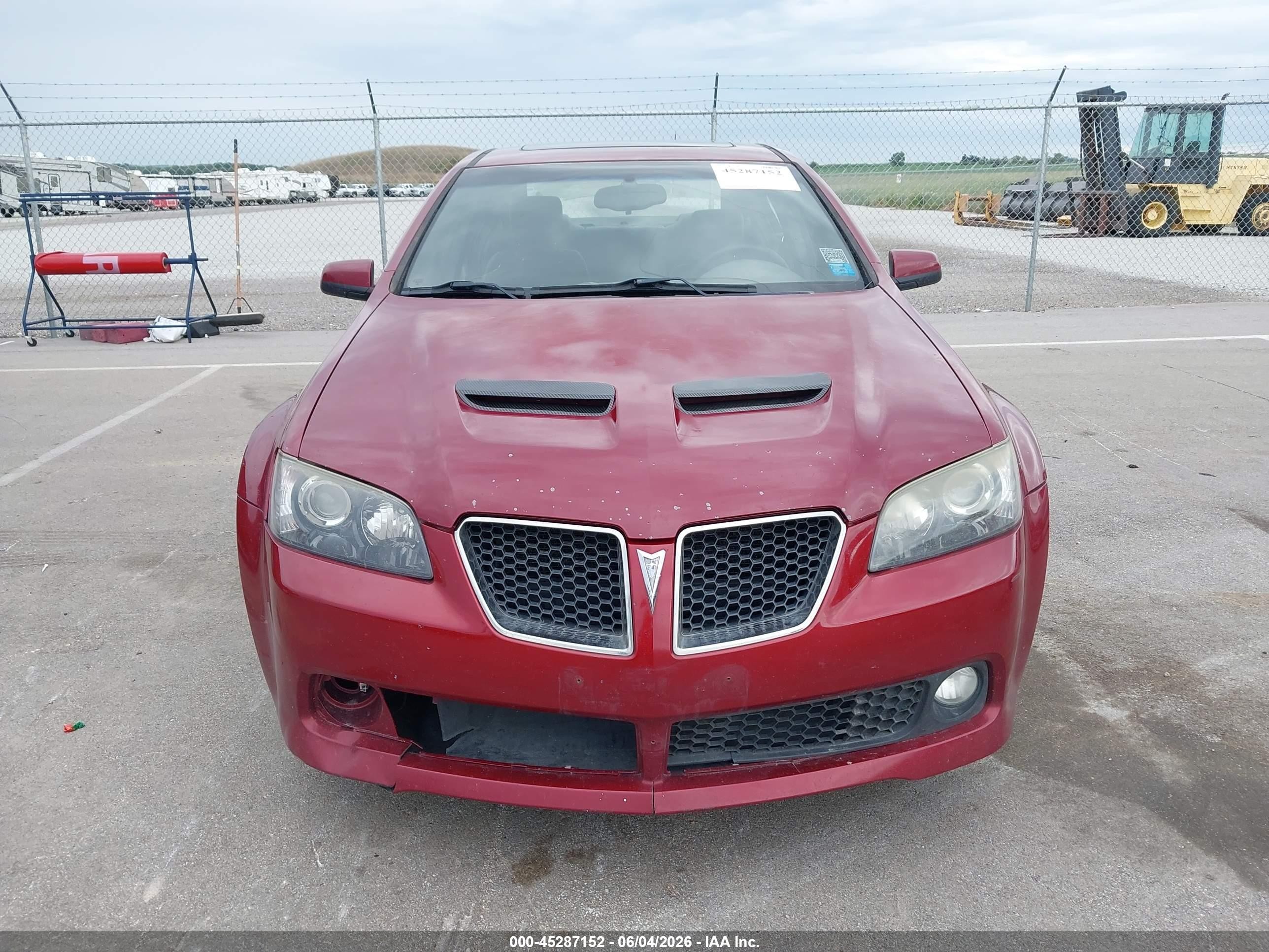2009 Pontiac G8   Red vin: 6G2ER57749L233152