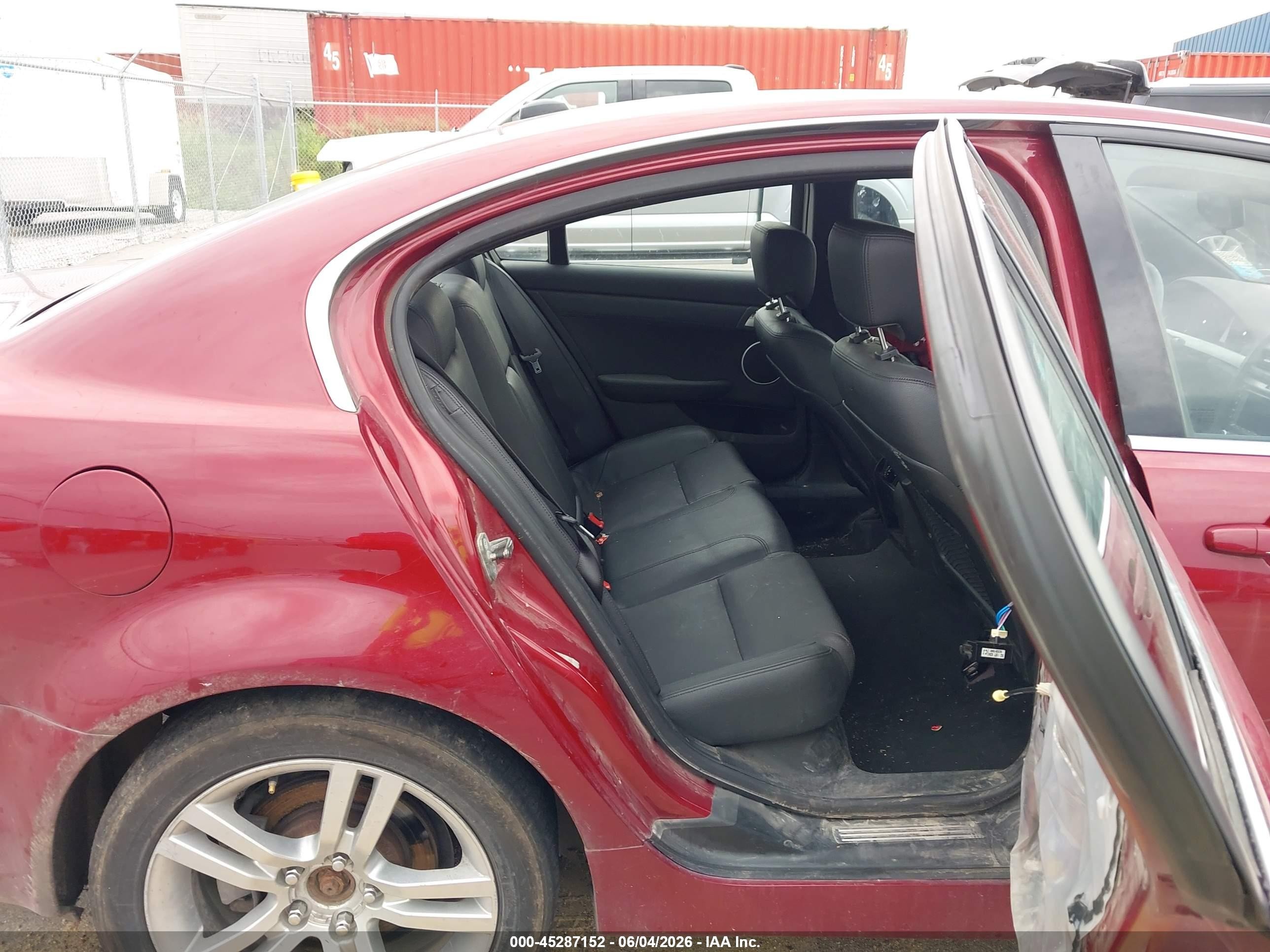 2009 Pontiac G8   Red vin: 6G2ER57749L233152