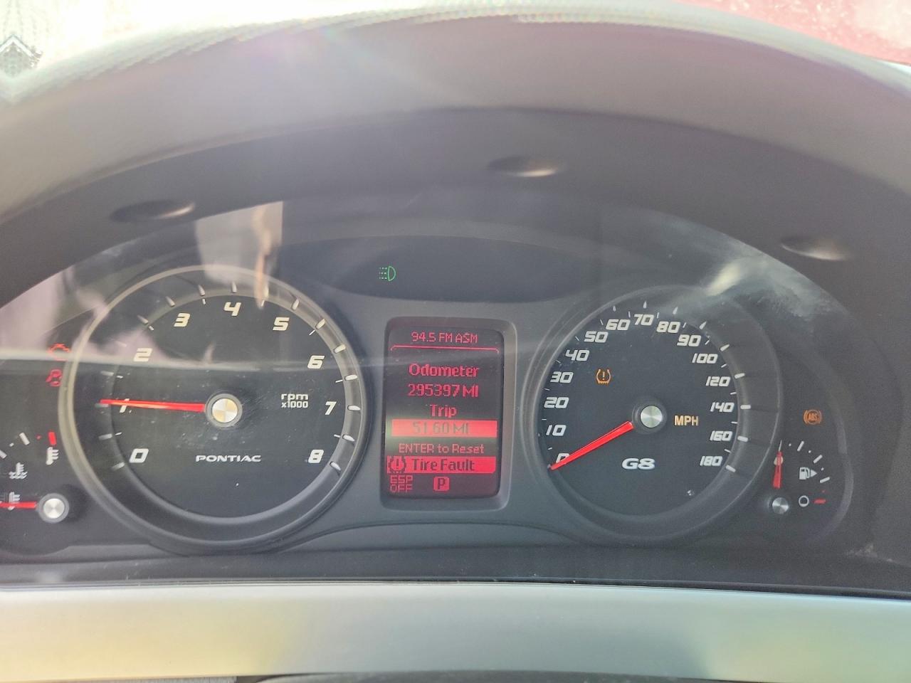 2008 Pontiac G8 Red vin: 6G2ER57758L127520