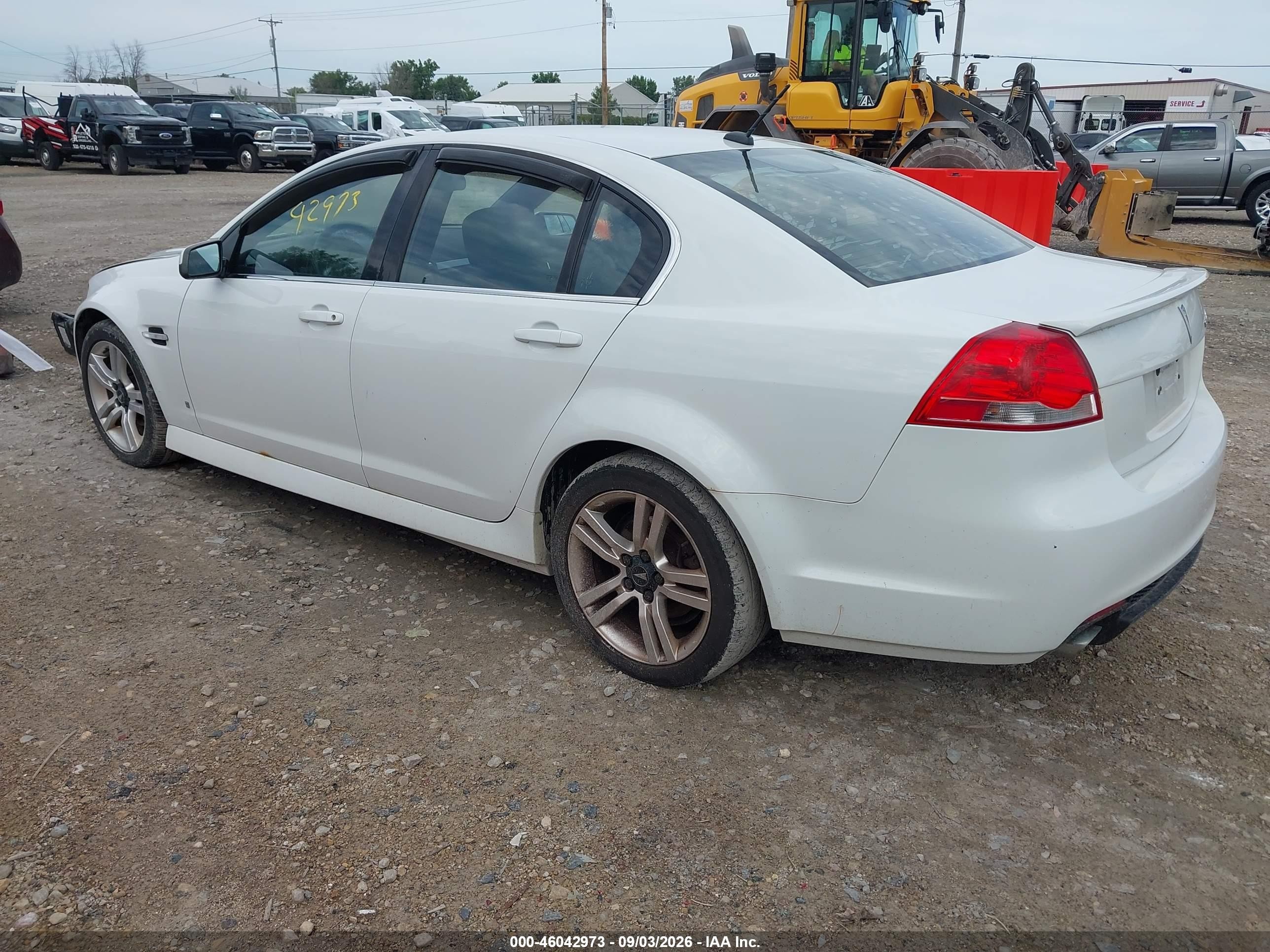 2009 Pontiac G8 White vin: 6G2ER57759L224427