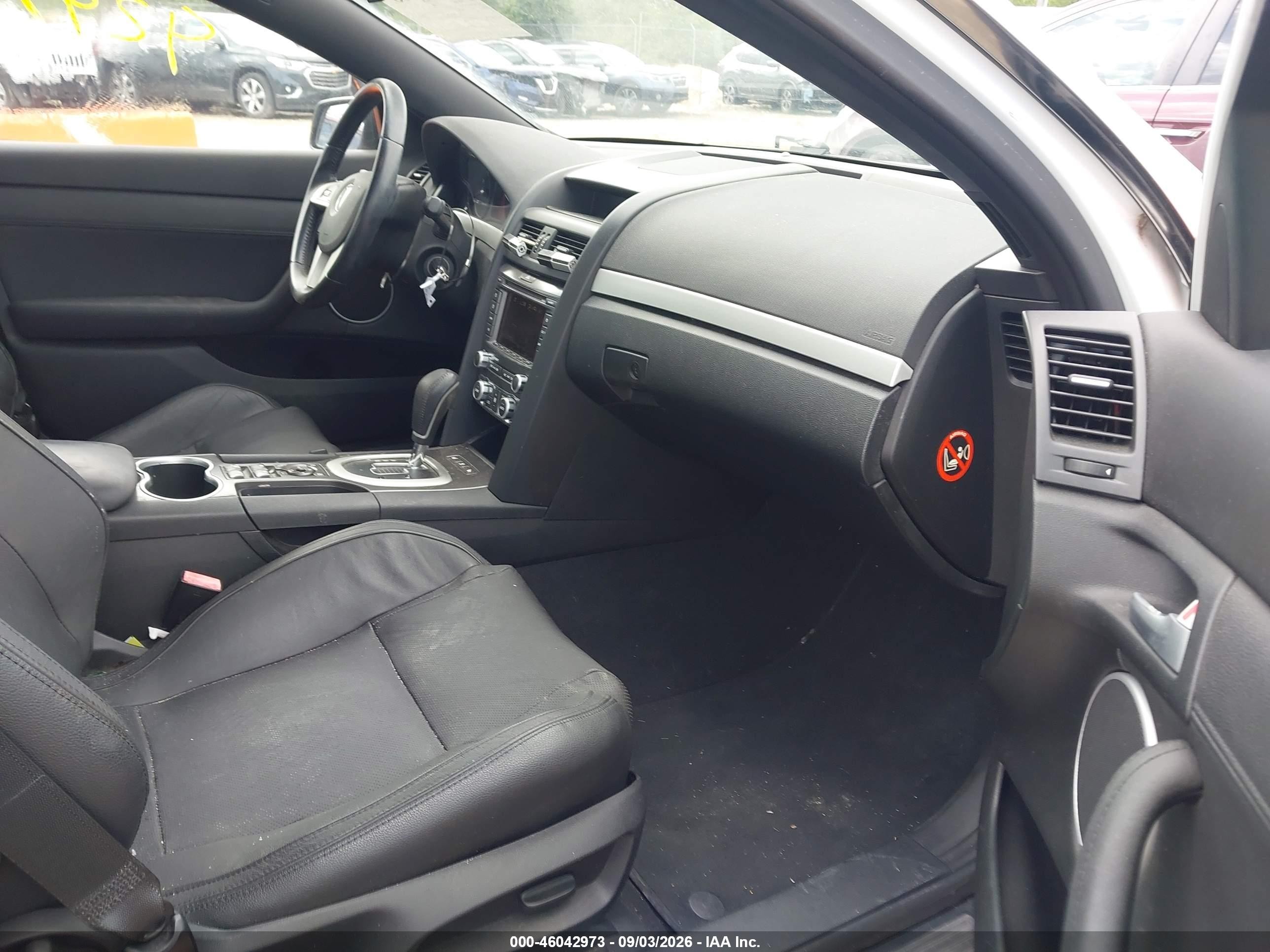 2009 Pontiac G8 White vin: 6G2ER57759L224427