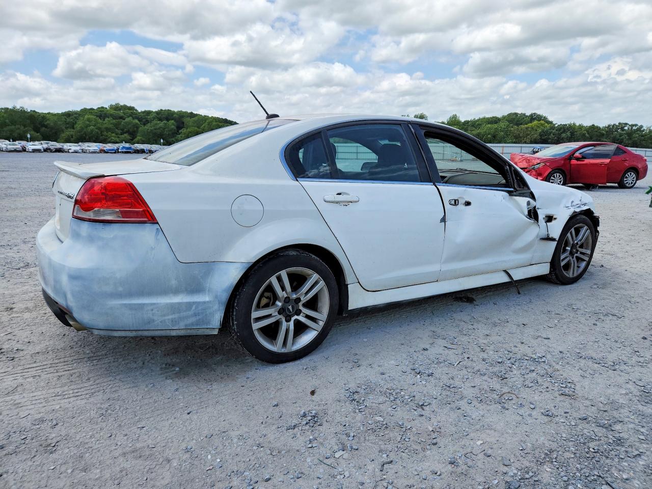 2008 Pontiac G8 White vin: 6G2ER57768L133116