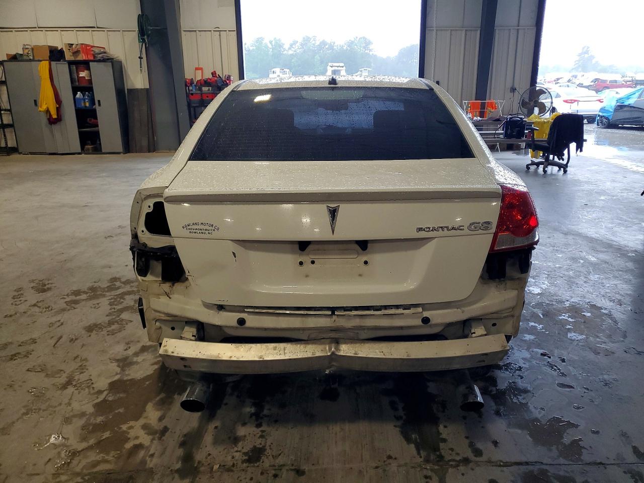 2008 Pontiac G8 White vin: 6G2ER57788L137653