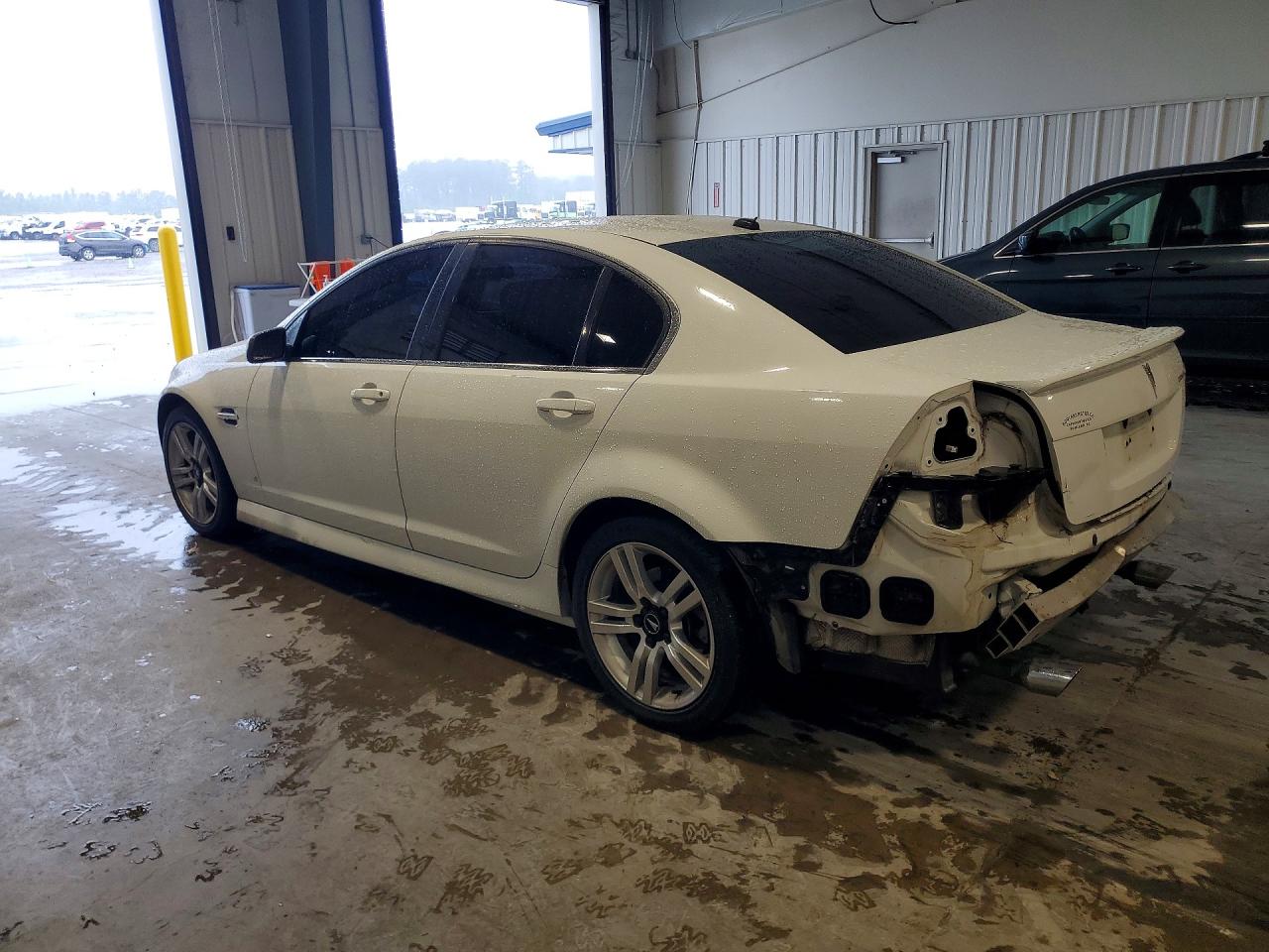 2008 Pontiac G8 White vin: 6G2ER57788L137653