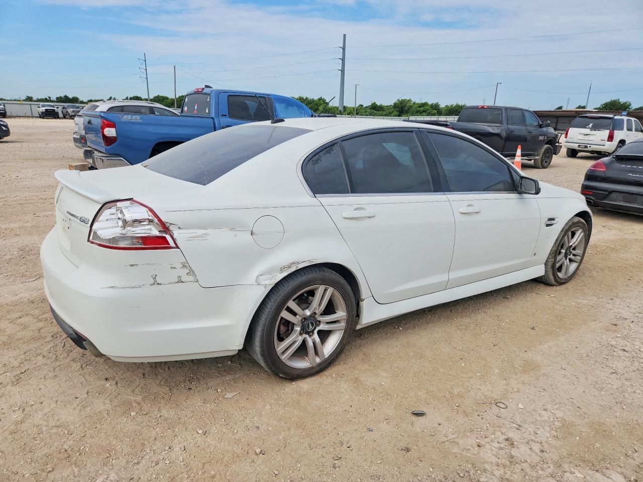 2009 Pontiac G8 White vin: 6G2ER57789L167575