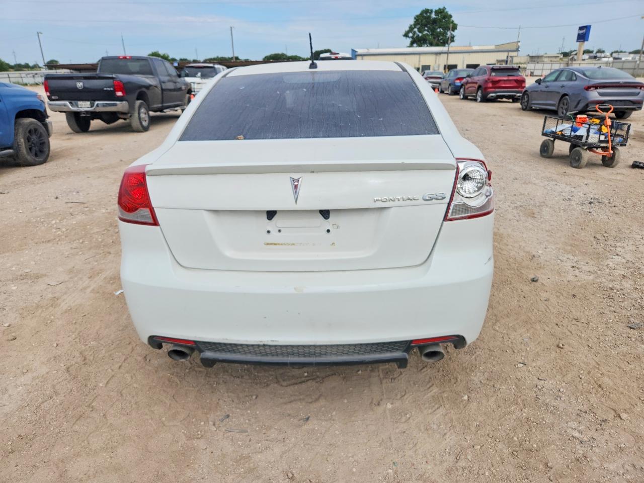 2009 Pontiac G8 White vin: 6G2ER57789L167575
