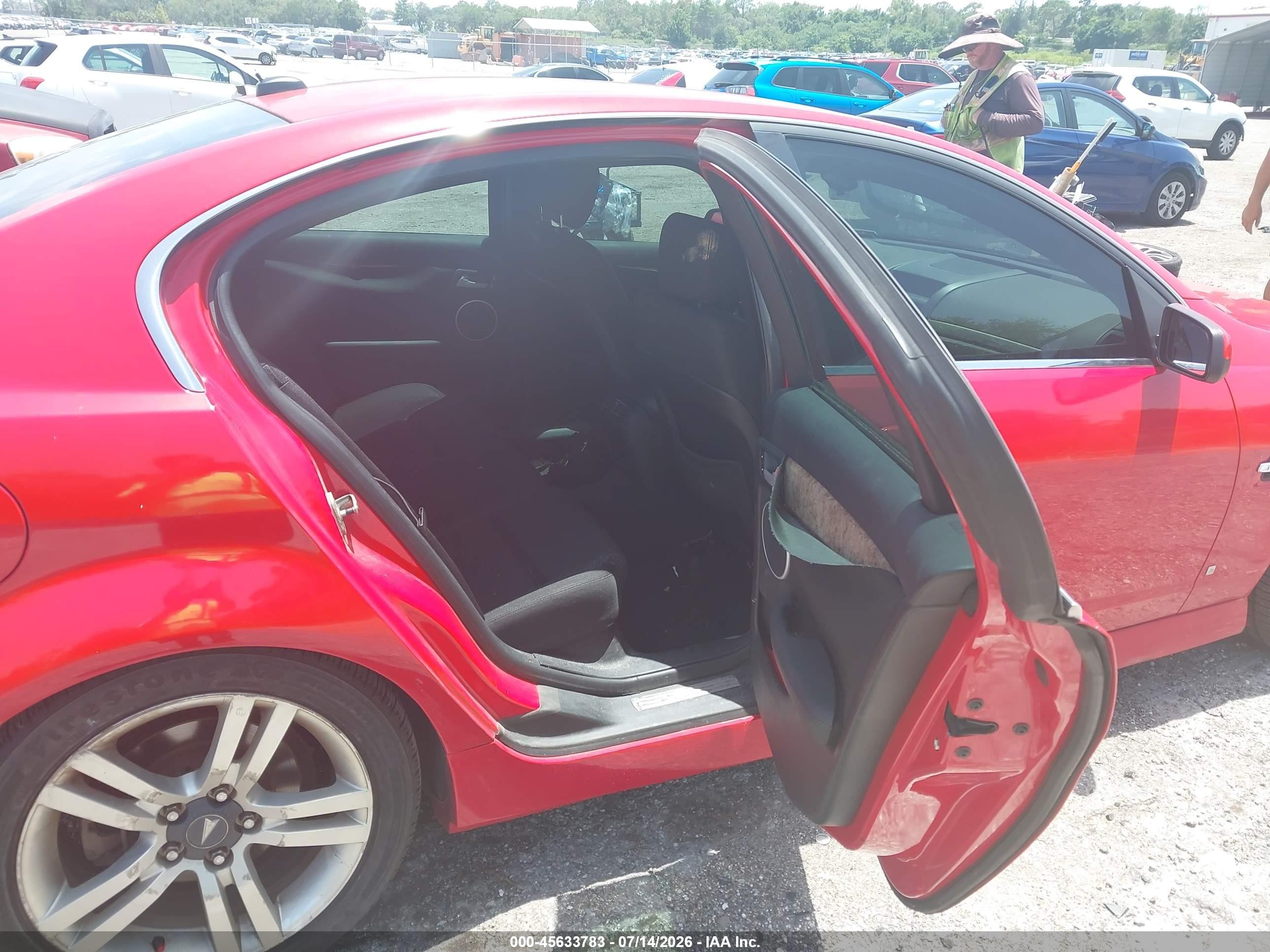 2008 Pontiac G8   Red vin: 6G2ER57798L144403