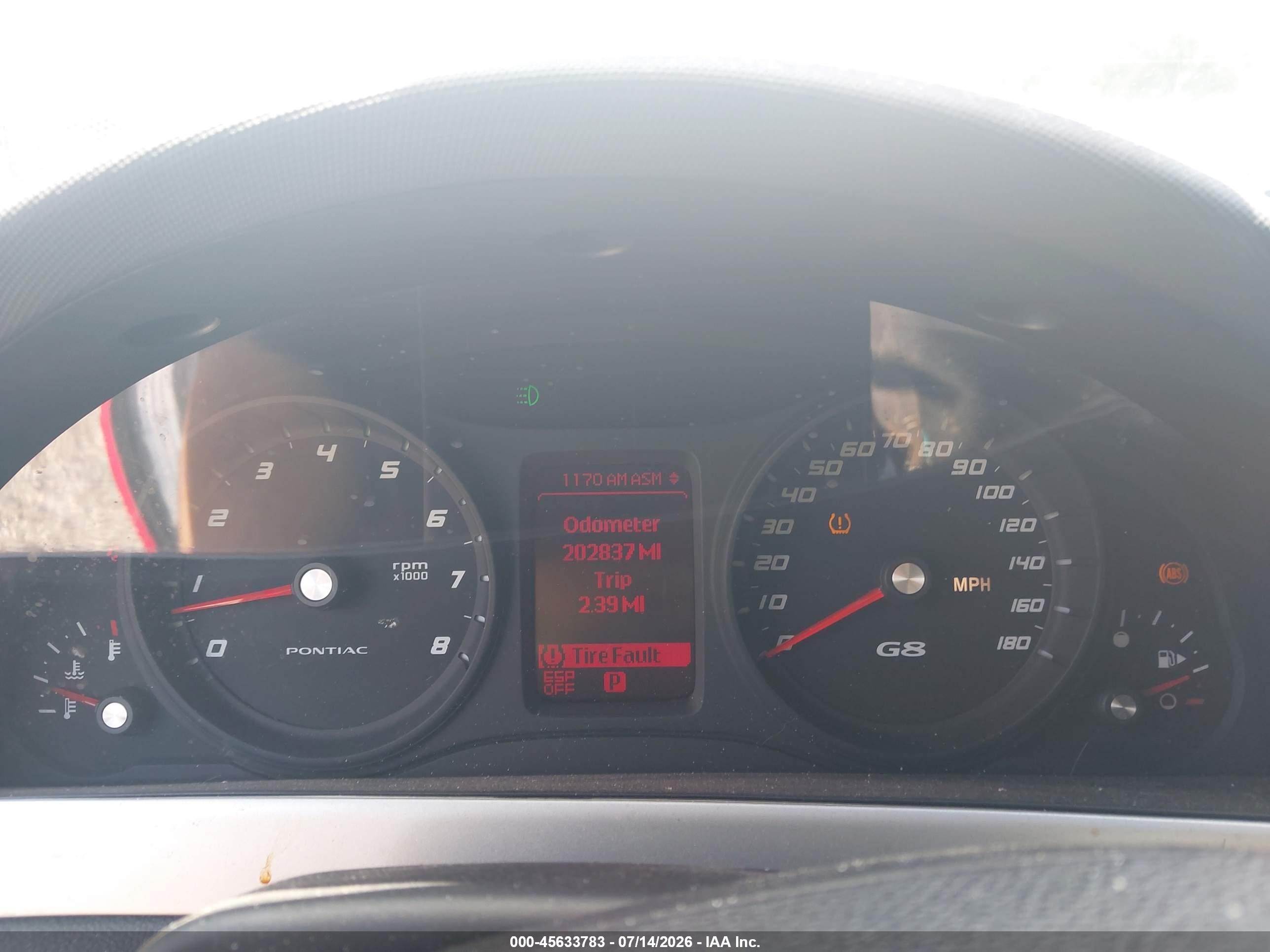 2008 Pontiac G8   Red vin: 6G2ER57798L144403