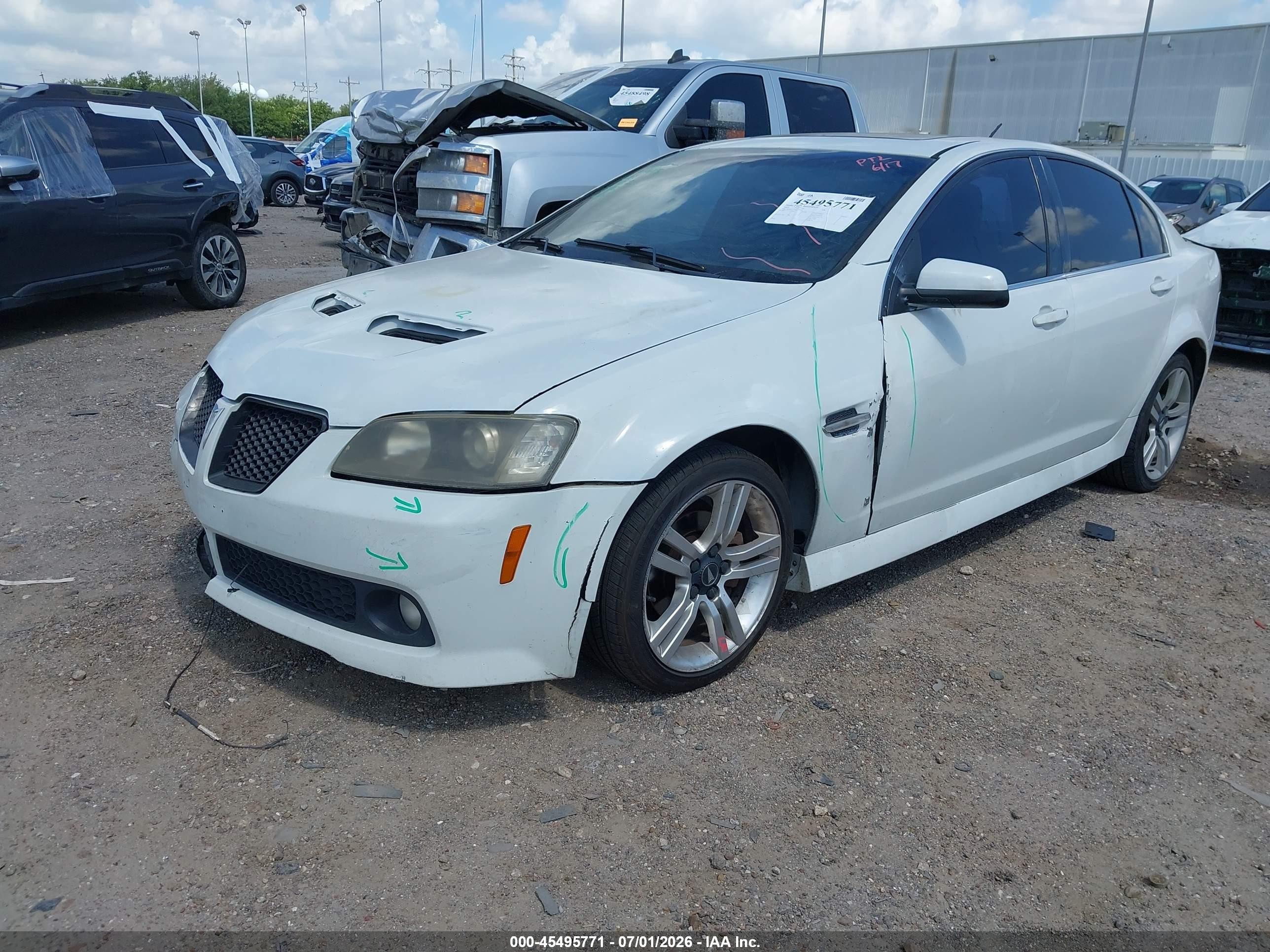 2009 Pontiac G8   White vin: 6G2ER577X9L209759