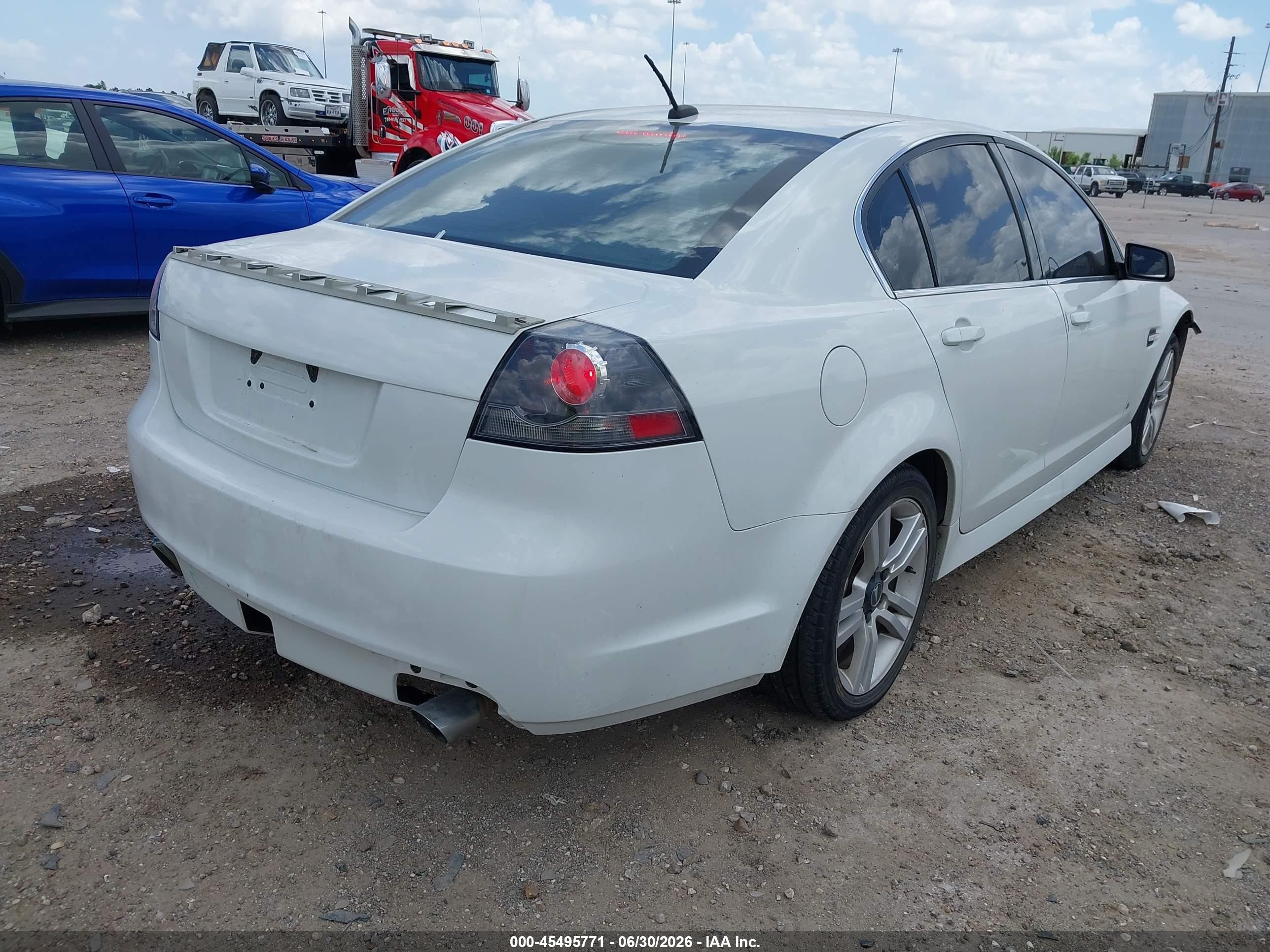 2009 Pontiac G8   White vin: 6G2ER577X9L209759