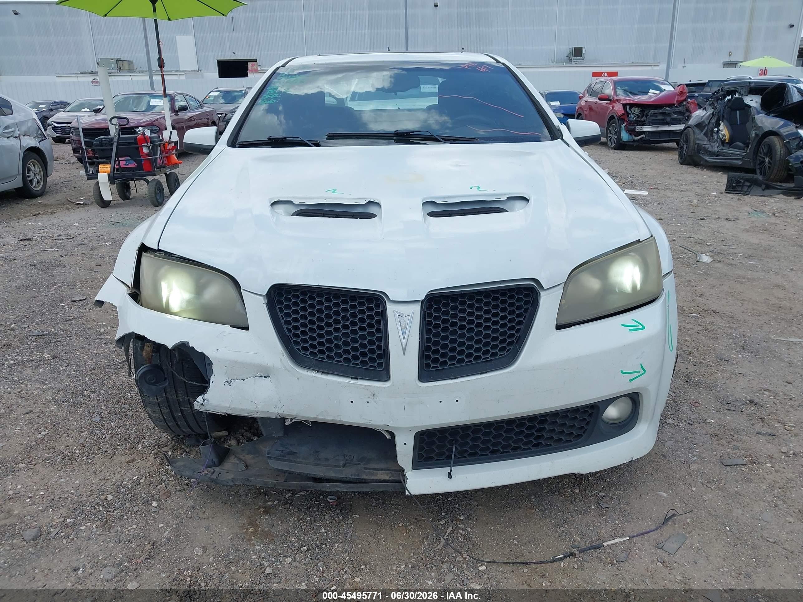 2009 Pontiac G8   White vin: 6G2ER577X9L209759