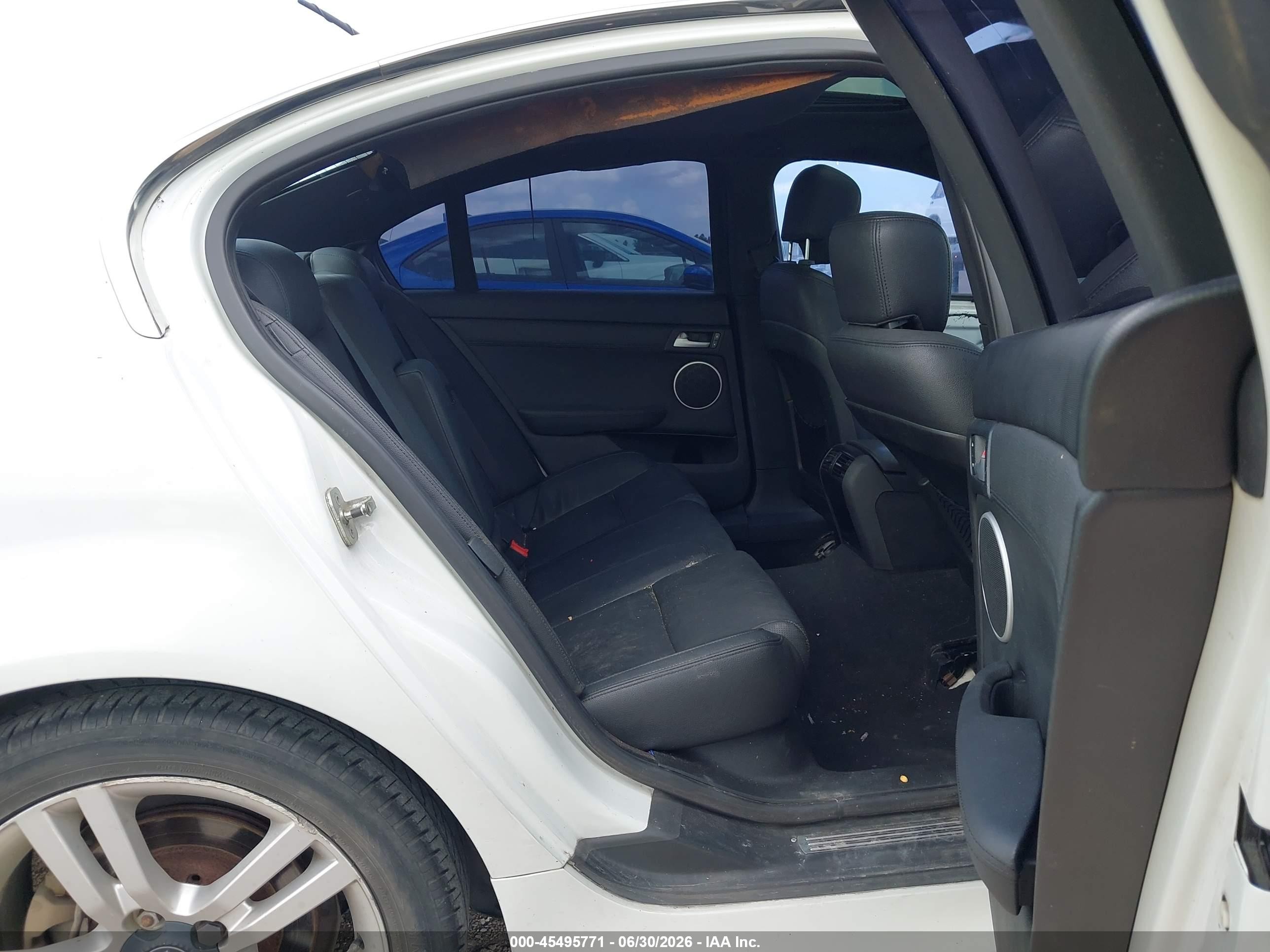 2009 Pontiac G8   White vin: 6G2ER577X9L209759