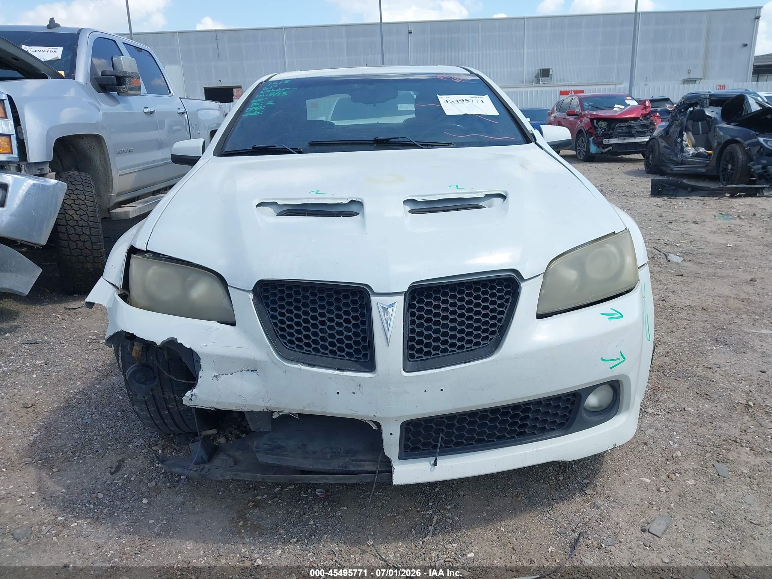 2009 Pontiac G8   White vin: 6G2ER577X9L209759