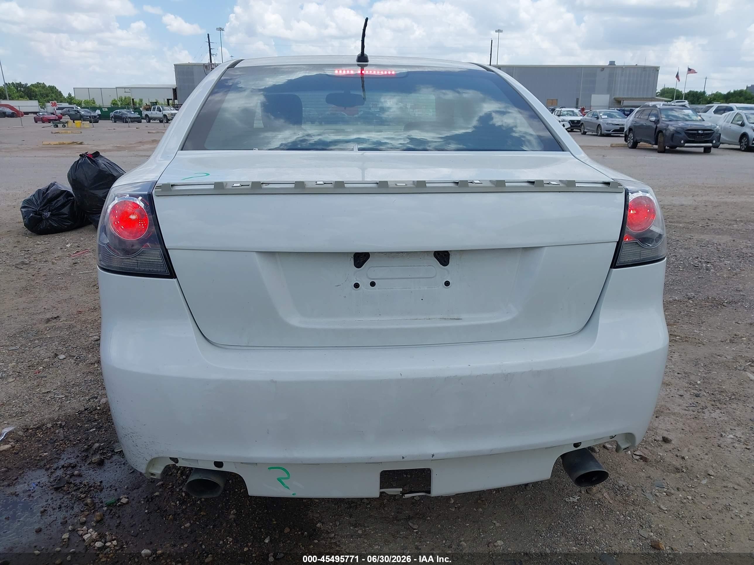 2009 Pontiac G8   White vin: 6G2ER577X9L209759