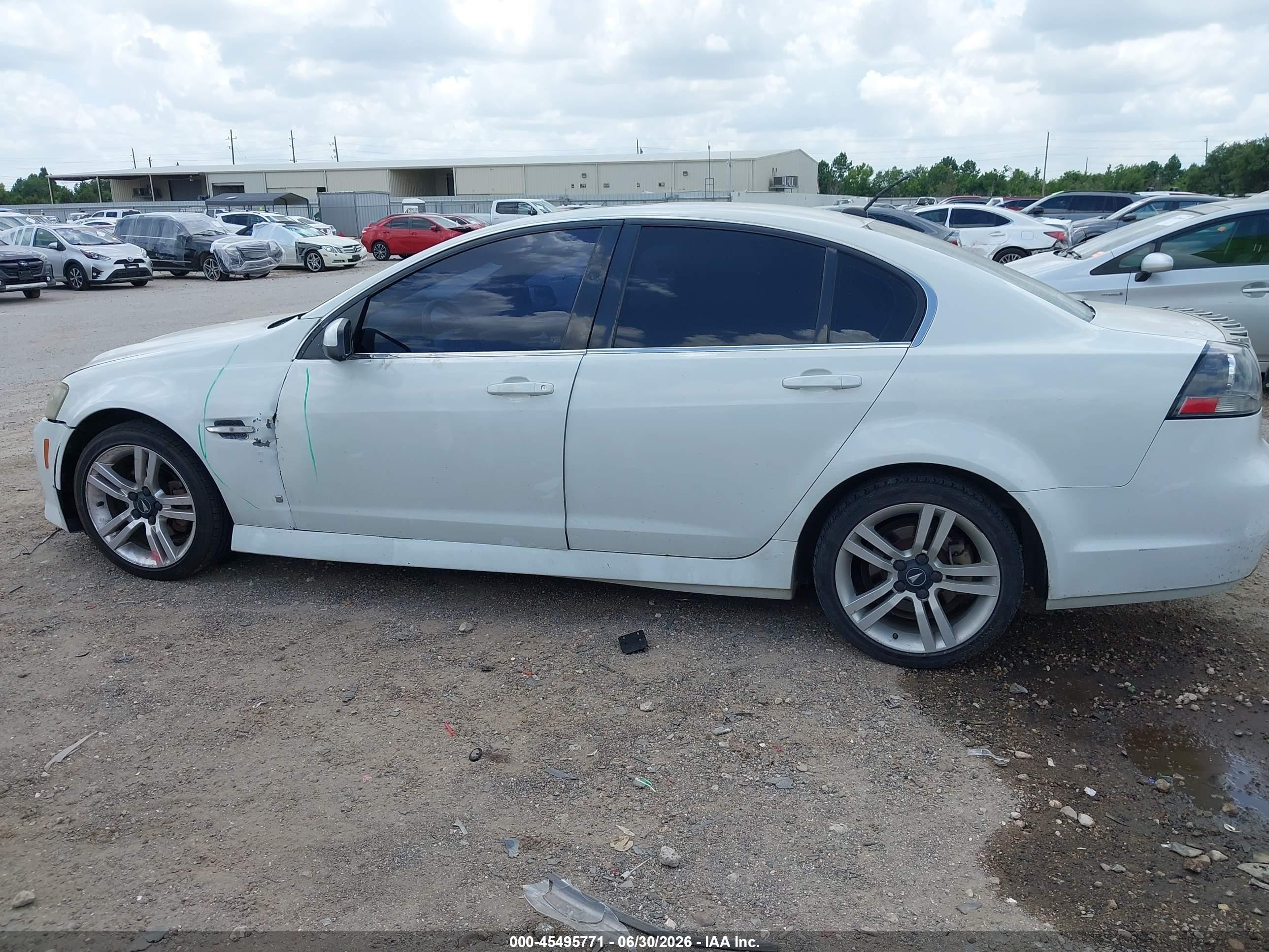 2009 Pontiac G8   White vin: 6G2ER577X9L209759