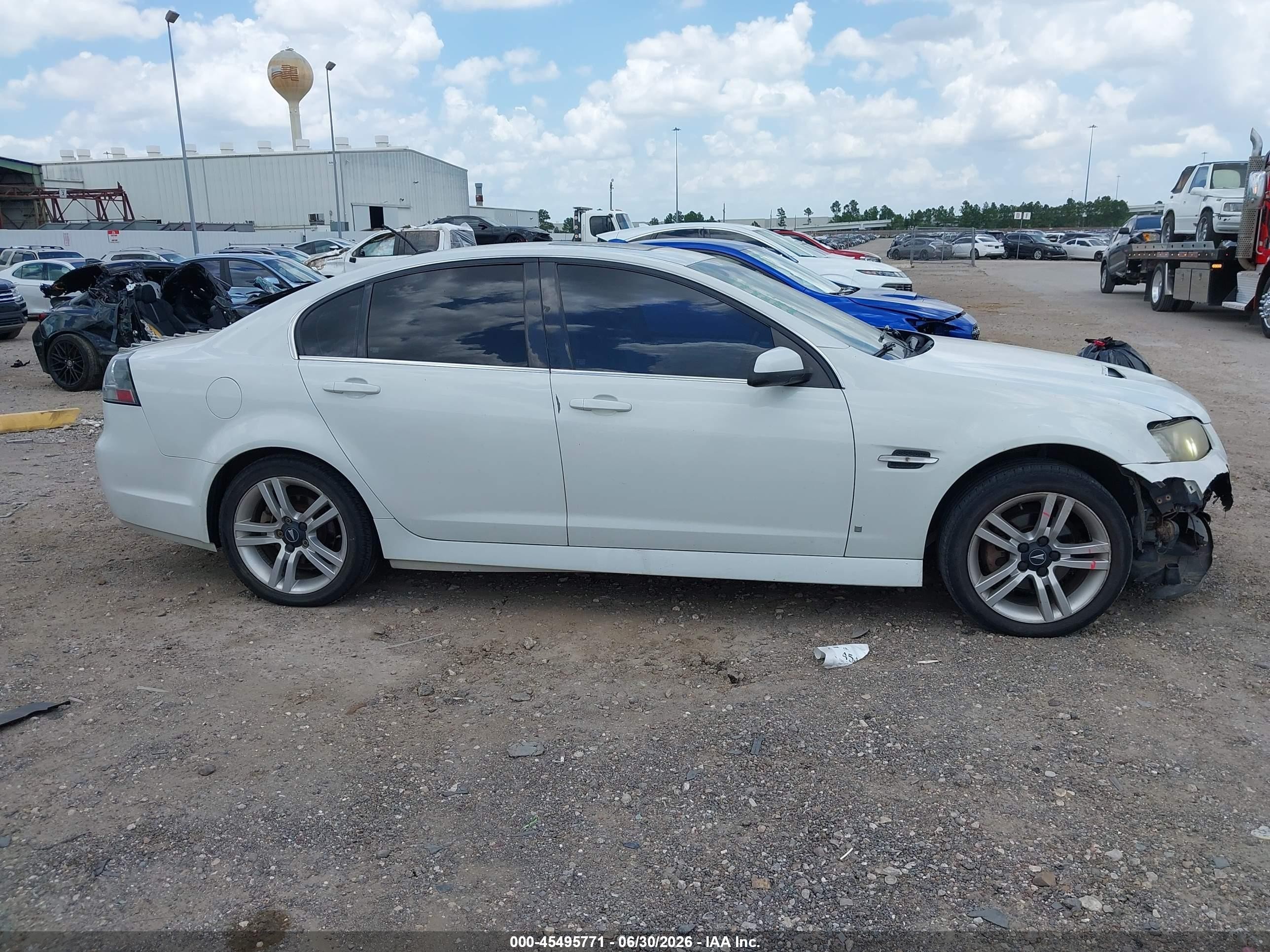 2009 Pontiac G8   White vin: 6G2ER577X9L209759