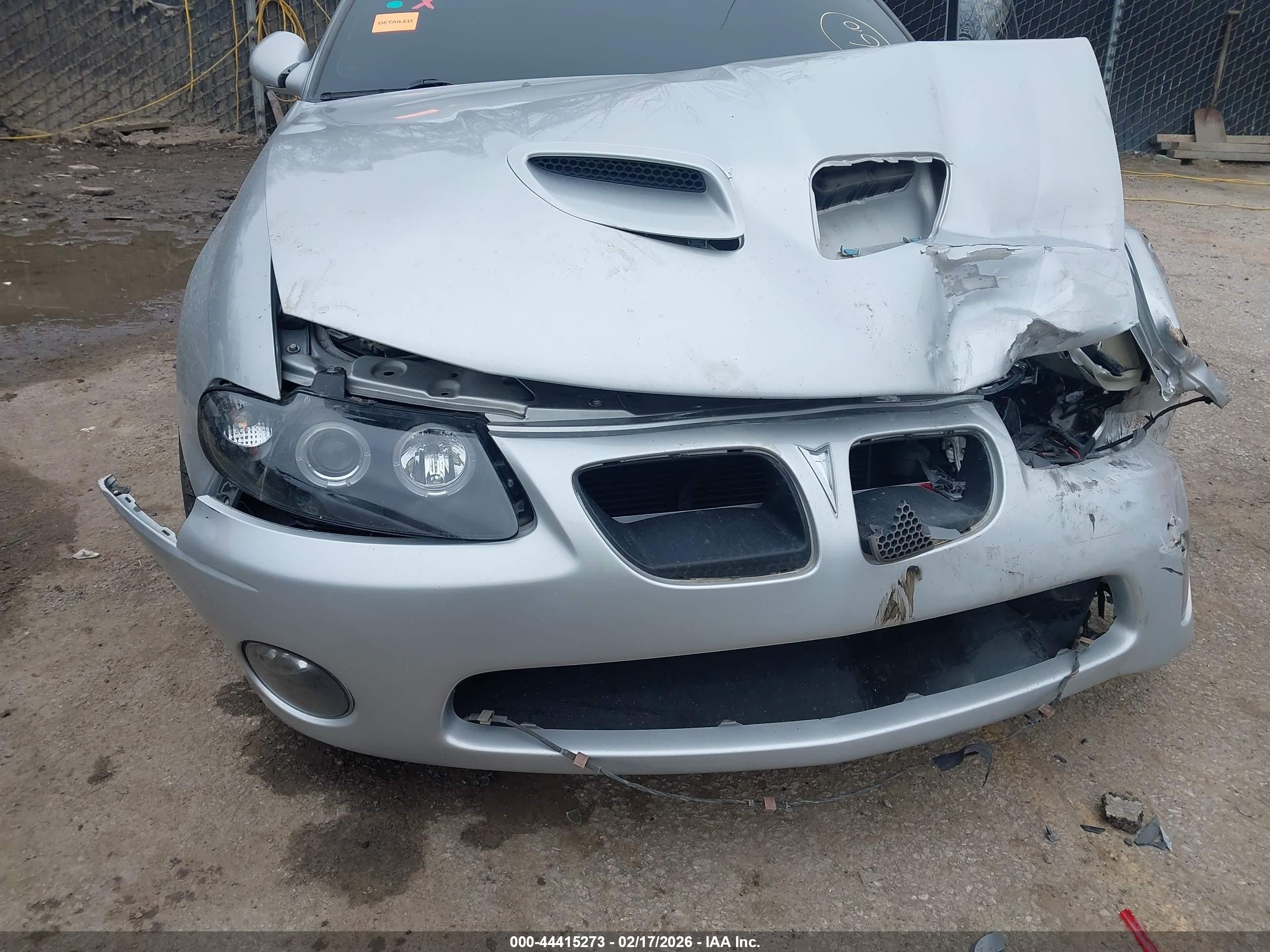 2004 Pontiac Gto   Silver vin: 6G2VX12G24L187903