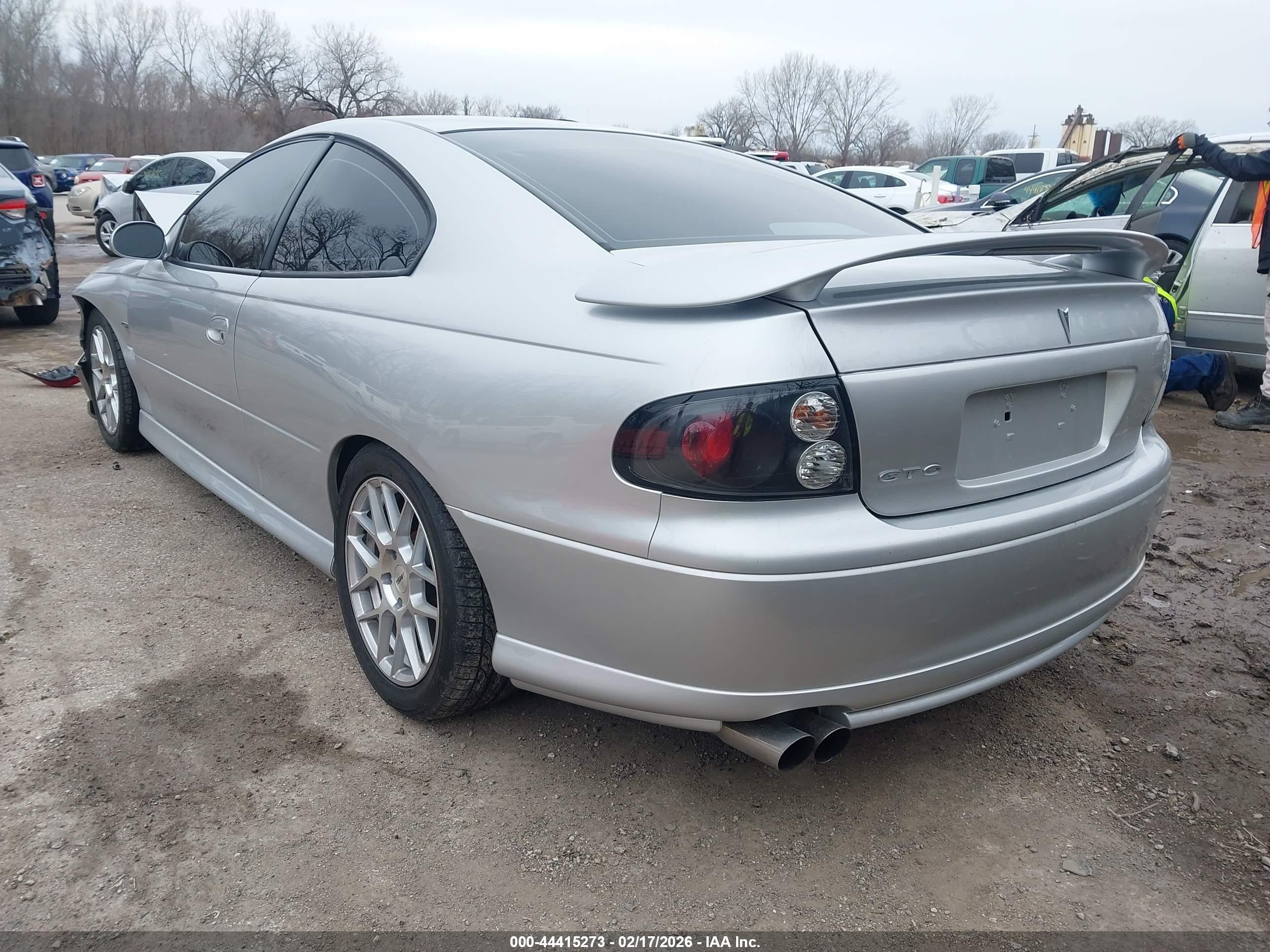 2004 Pontiac Gto   Silver vin: 6G2VX12G24L187903