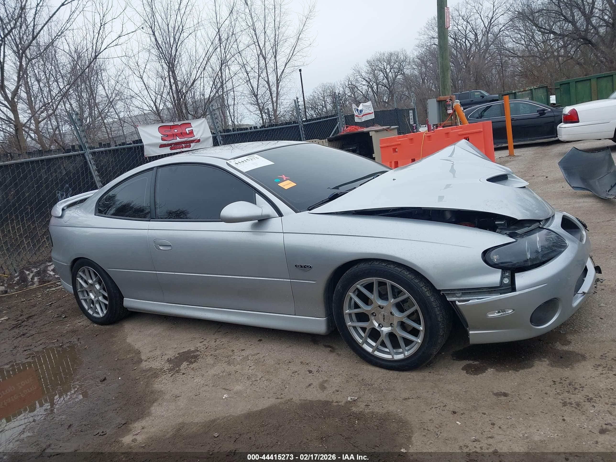 2004 Pontiac Gto   Silver vin: 6G2VX12G24L187903
