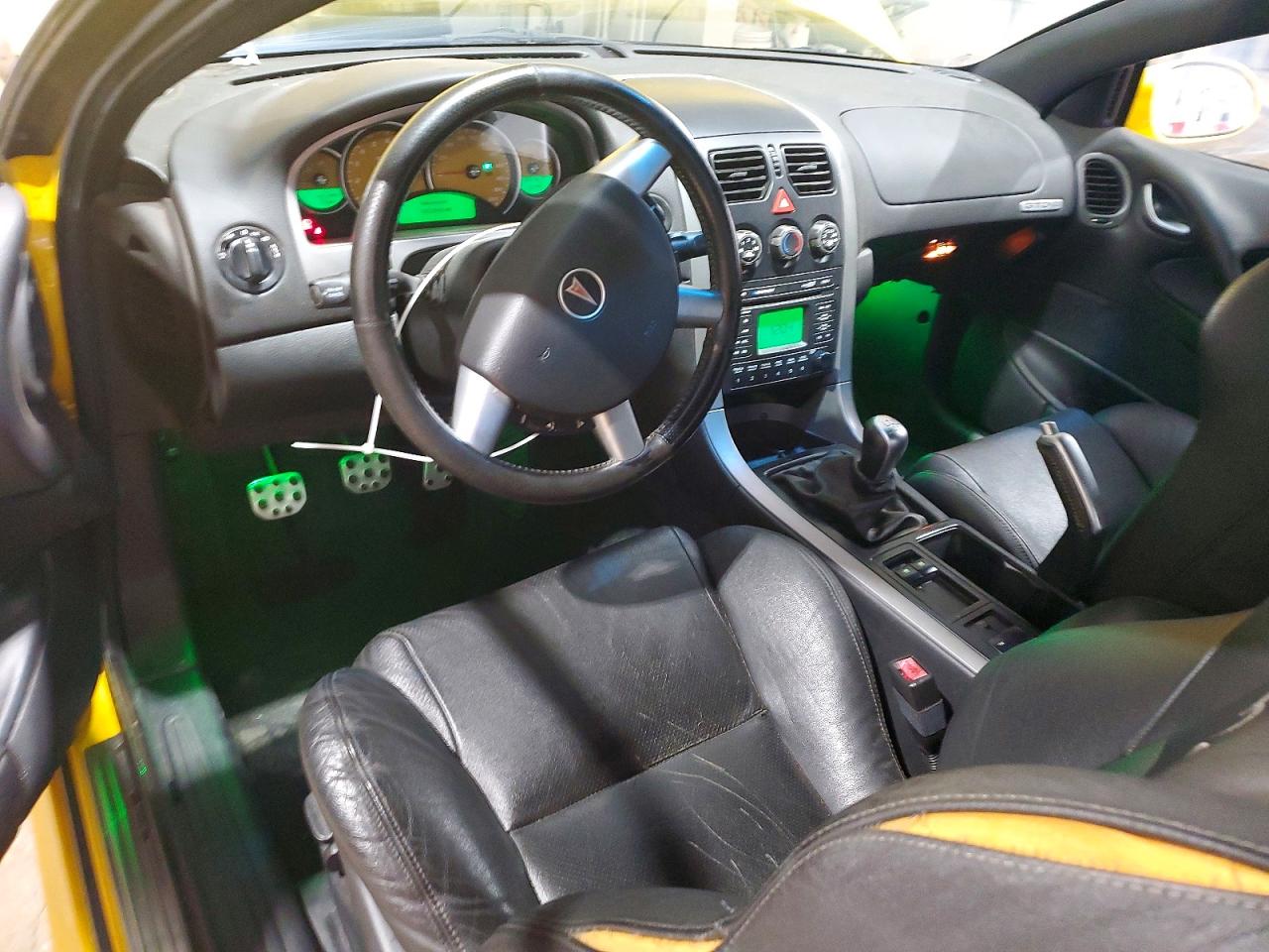2005 Pontiac Gto Gold vin: 6G2VX12U05L408633