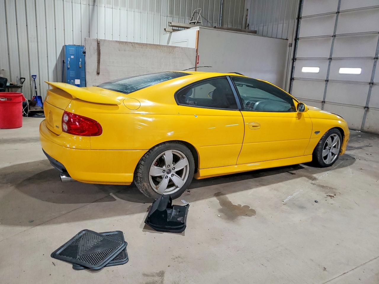 2005 Pontiac Gto Gold vin: 6G2VX12U05L408633