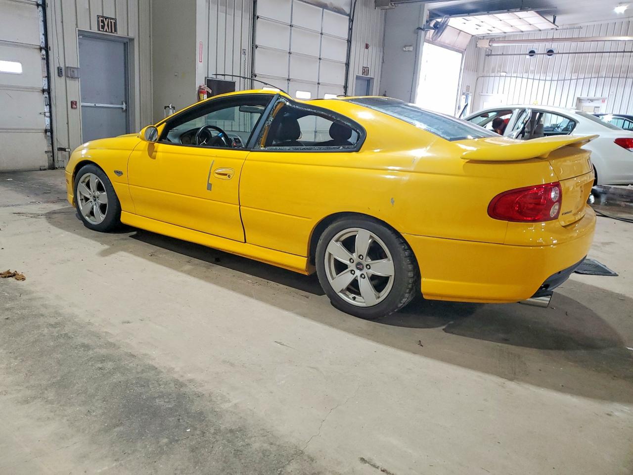 2005 Pontiac Gto Gold vin: 6G2VX12U05L408633