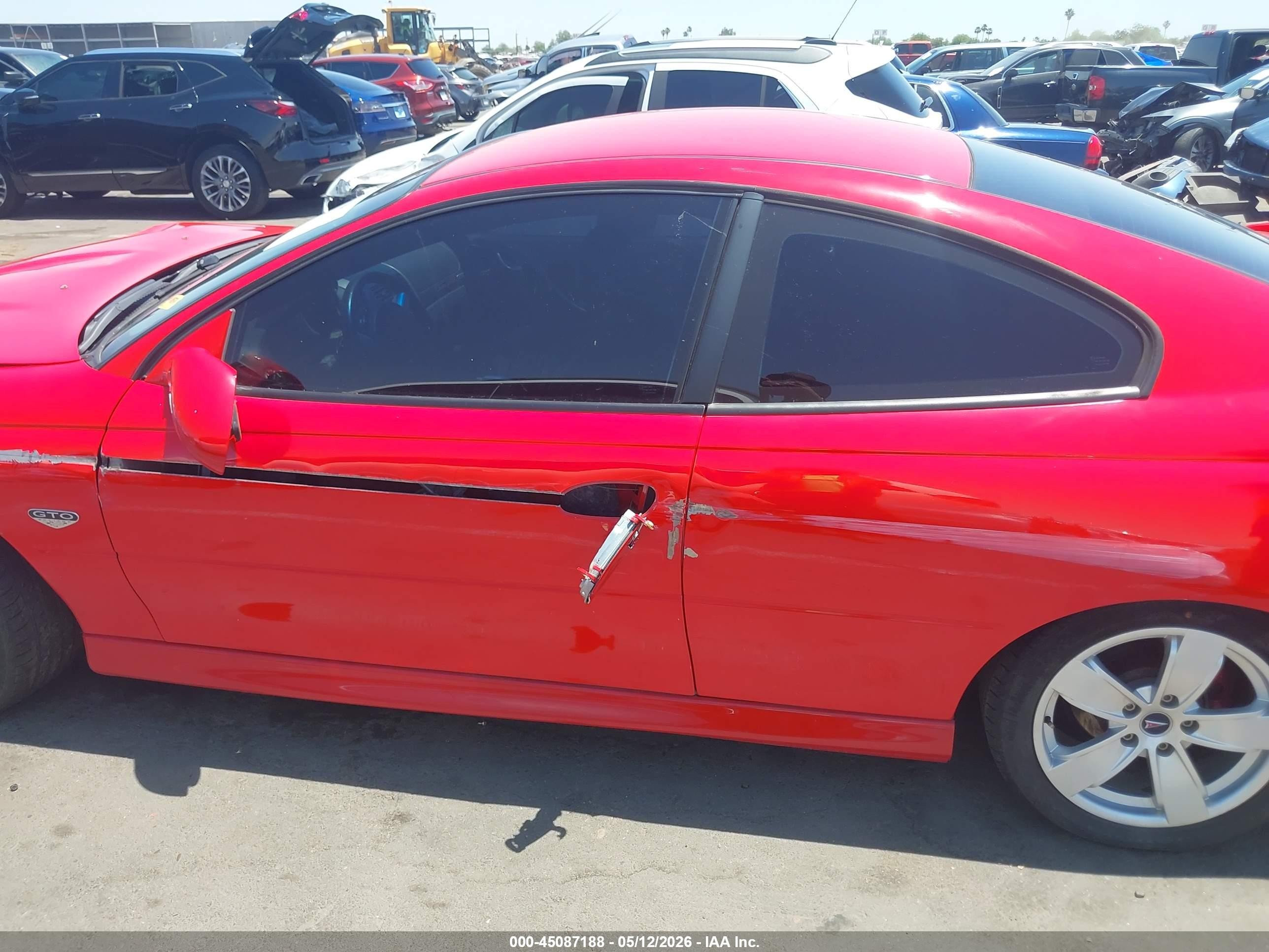 2005 Pontiac Gto   Red vin: 6G2VX12U65L406949