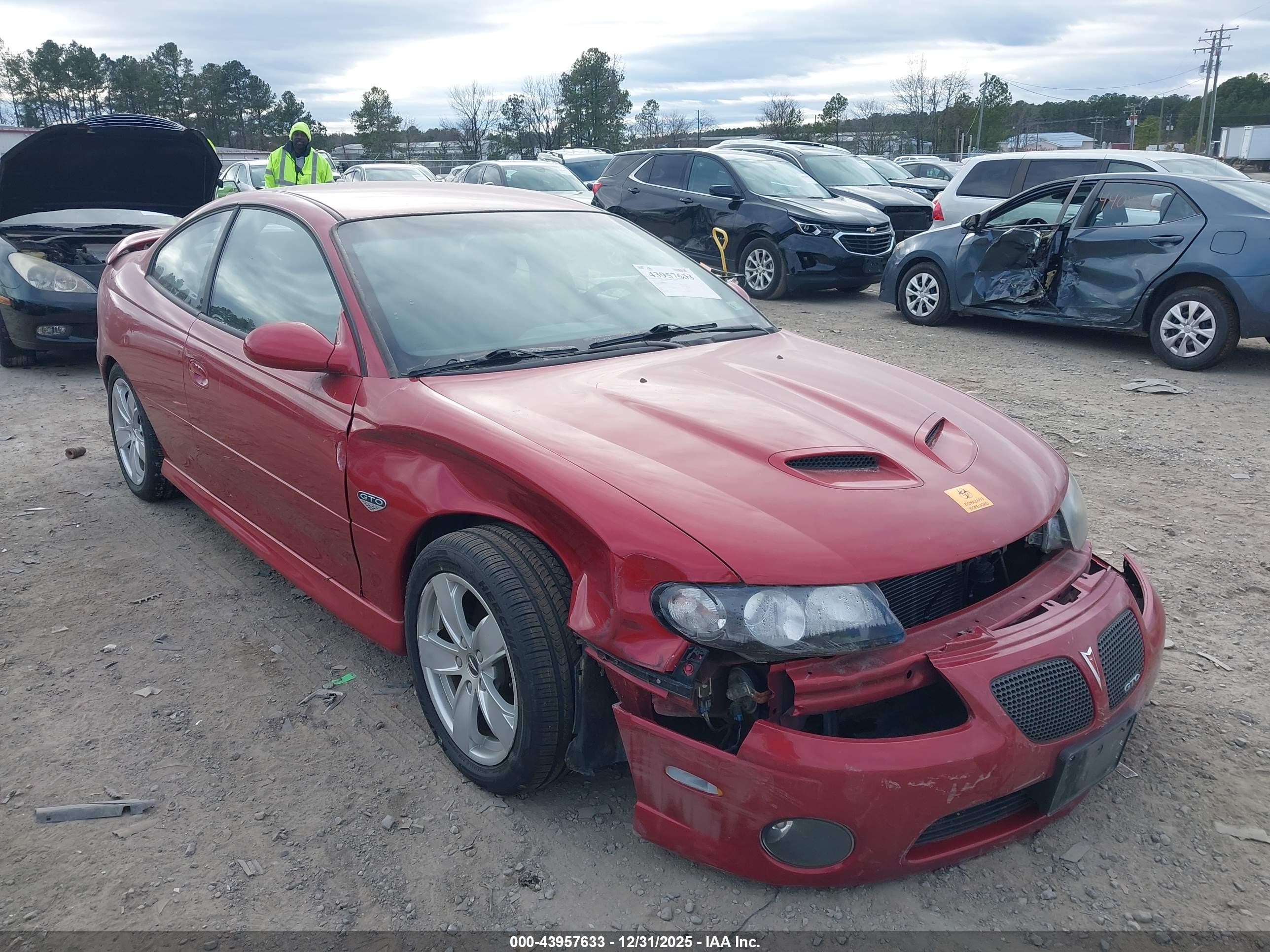 2006 Pontiac Gto   Red vin: 6G2VX12U66L560580