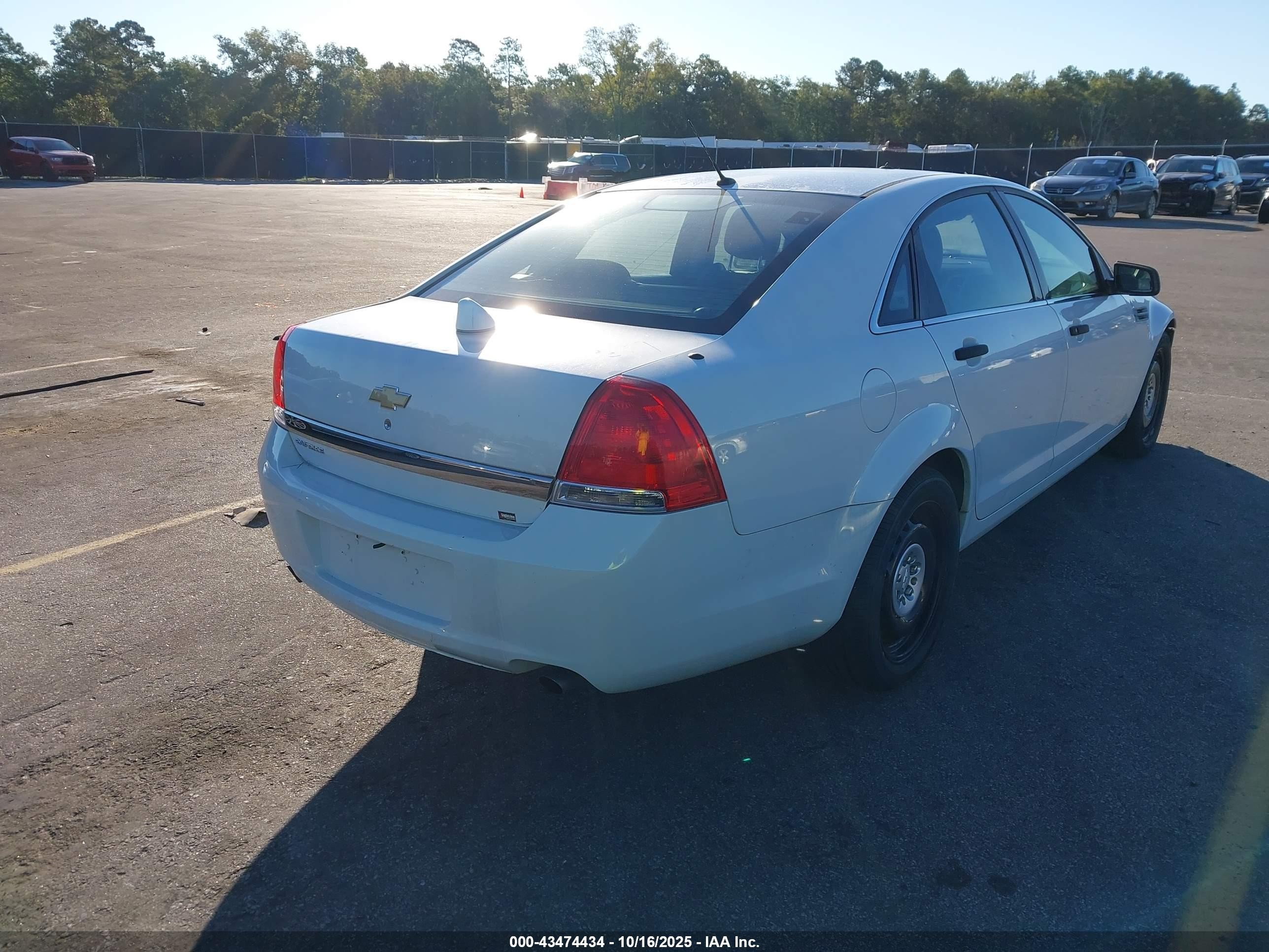 2014 Chevrolet Caprice Police White vin: 6G3NS5U25EL950405