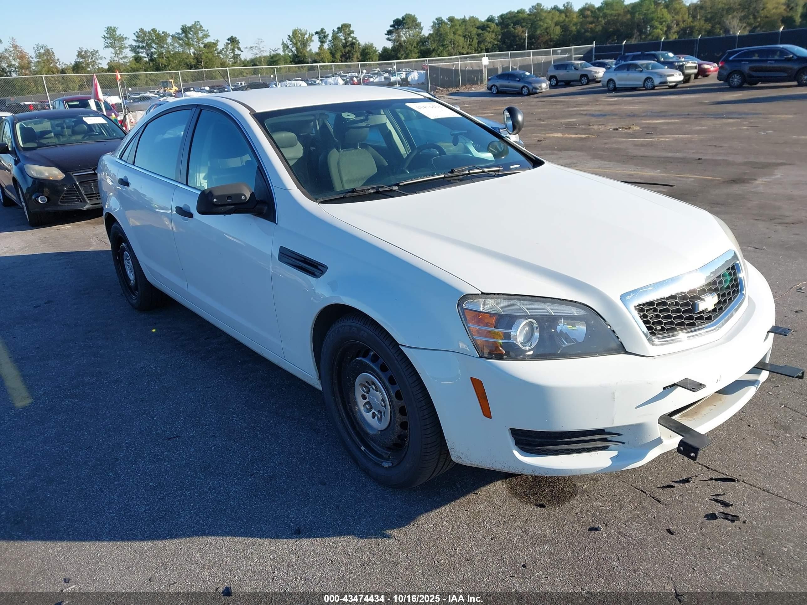 2014 Chevrolet Caprice Police White vin: 6G3NS5U25EL950405