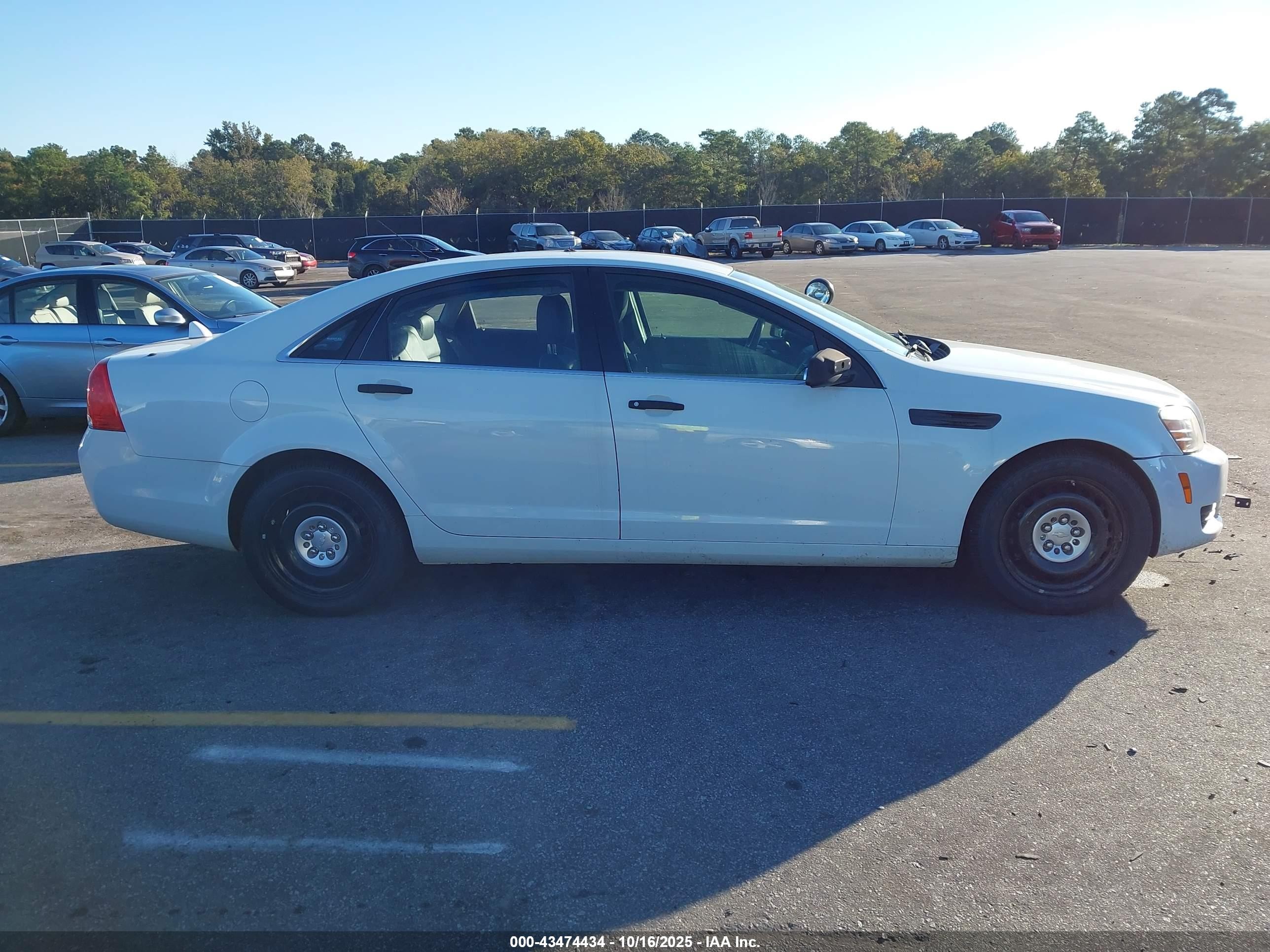 2014 Chevrolet Caprice Police White vin: 6G3NS5U25EL950405