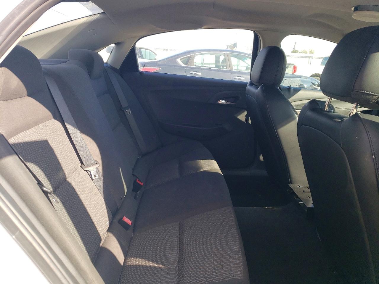 2015 Chevrolet Caprice Police White vin: 6G3NS5U33FL132665