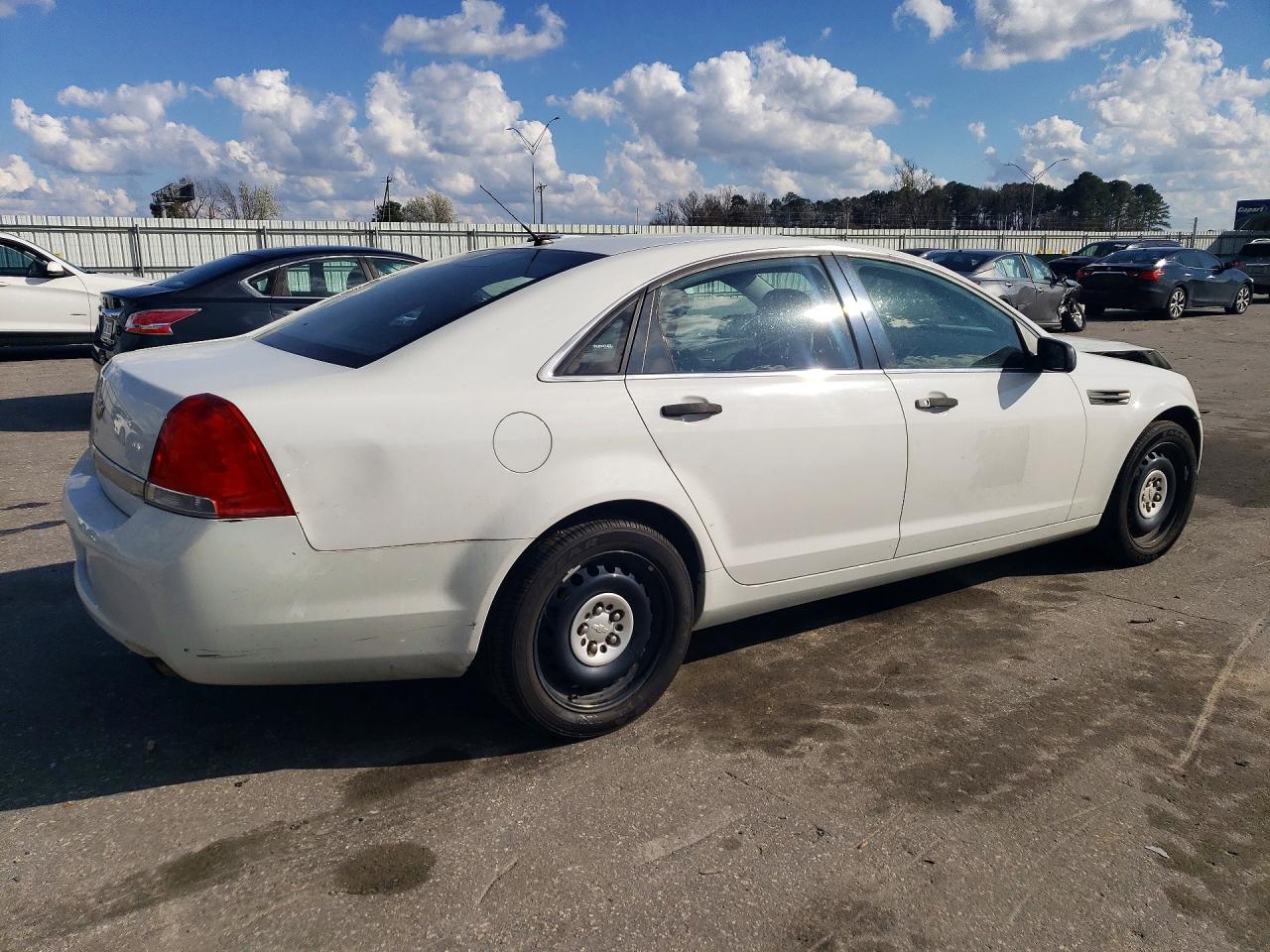 2015 Chevrolet Caprice Police White vin: 6G3NS5U33FL132665