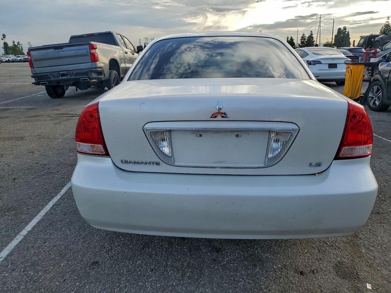 2004 Mitsubishi Diamante Ls White vin: 6MMAP67PX4T000927