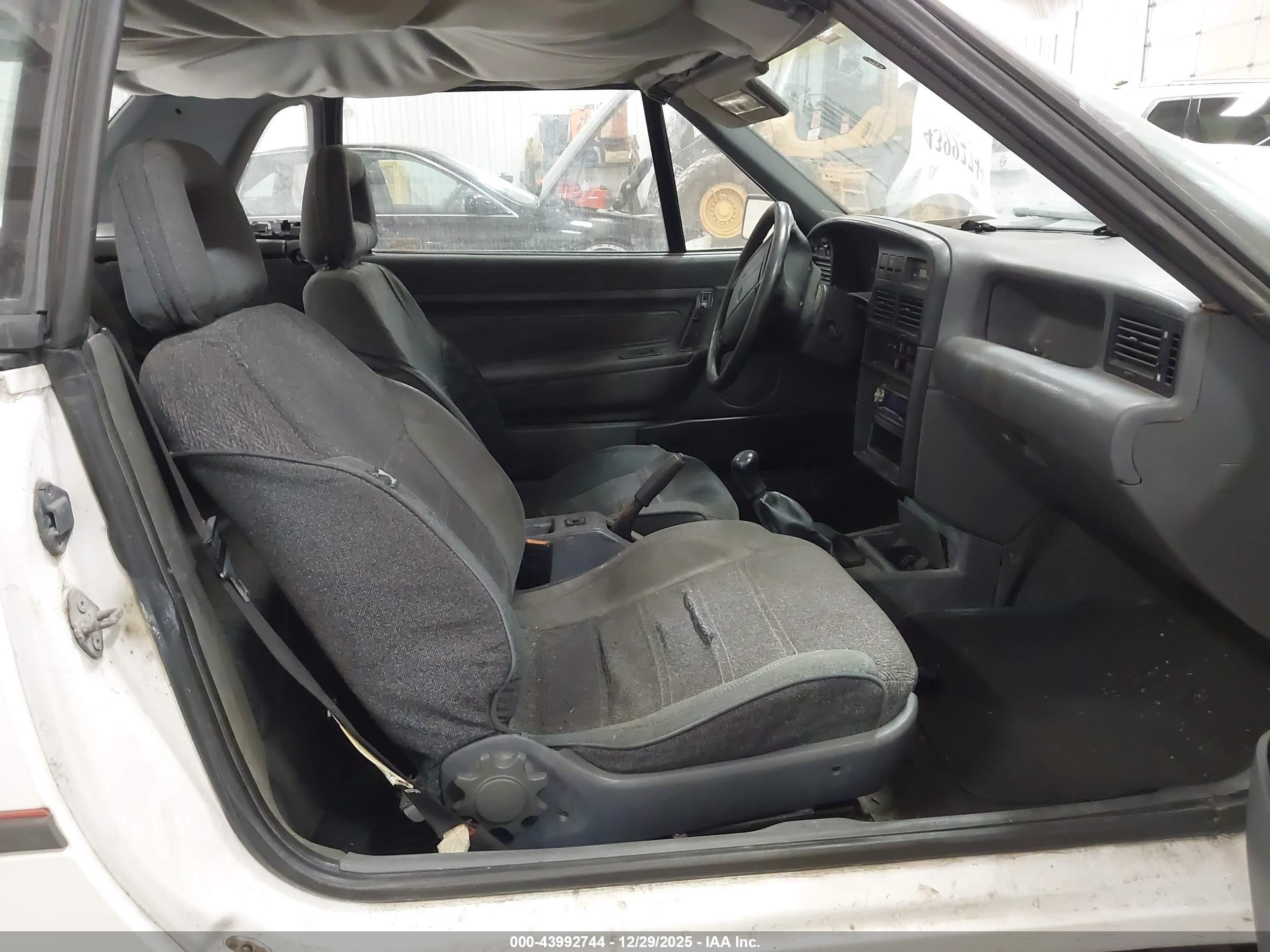 1991 Mercury Capri   White vin: 6MPCT01Z2M8624058