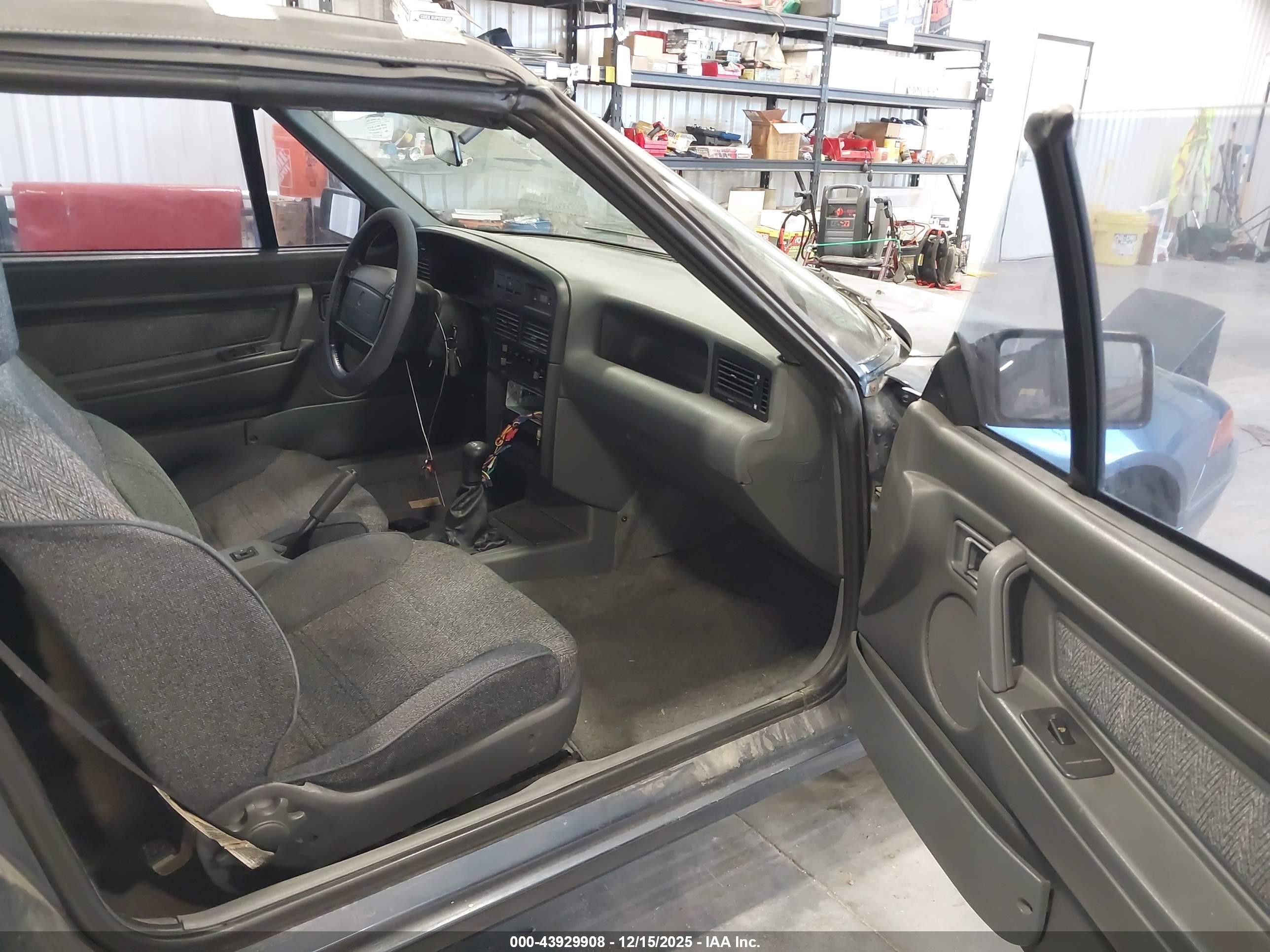 1991 Mercury Capri   Dark Blue vin: 6MPCT01Z5M8630968