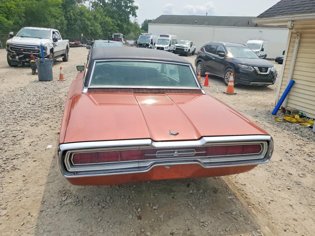 1966 Ford Thunderbird Оранжевый vin: 6Y87Q167746