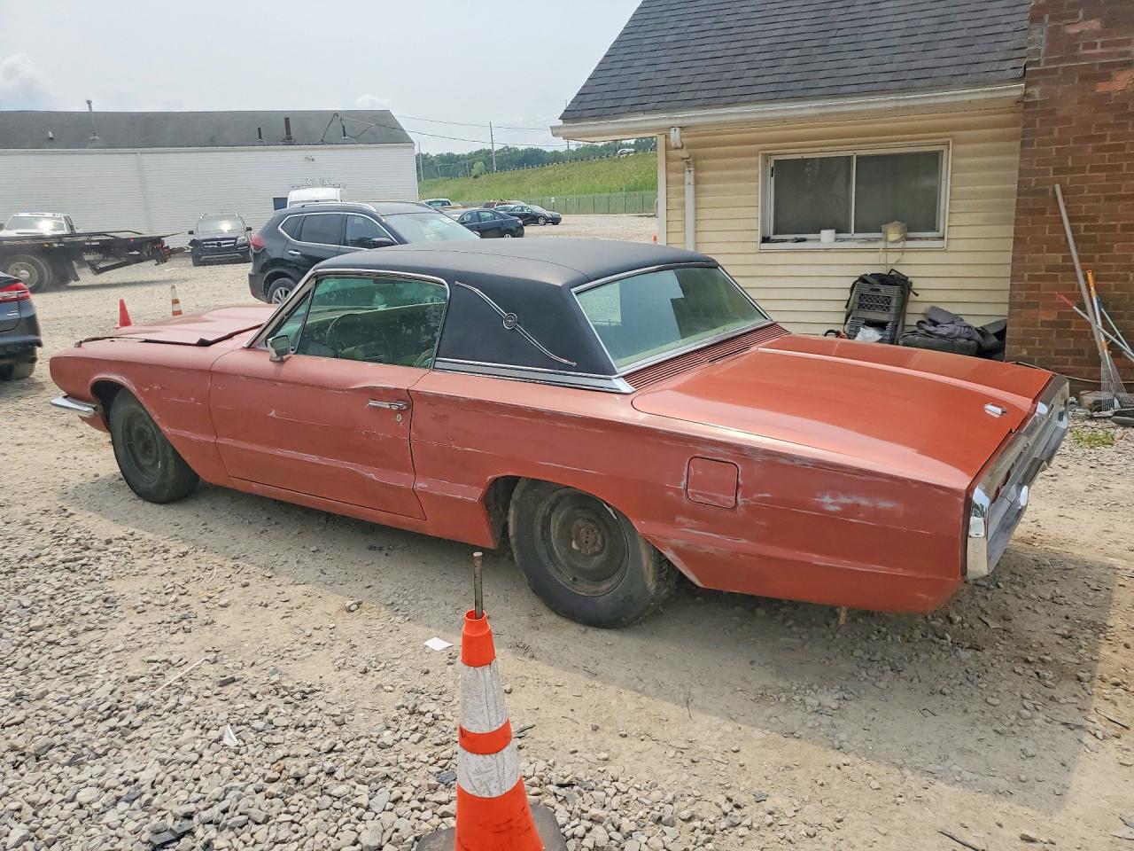 1966 Ford Thunderbird Оранжевый vin: 6Y87Q167746