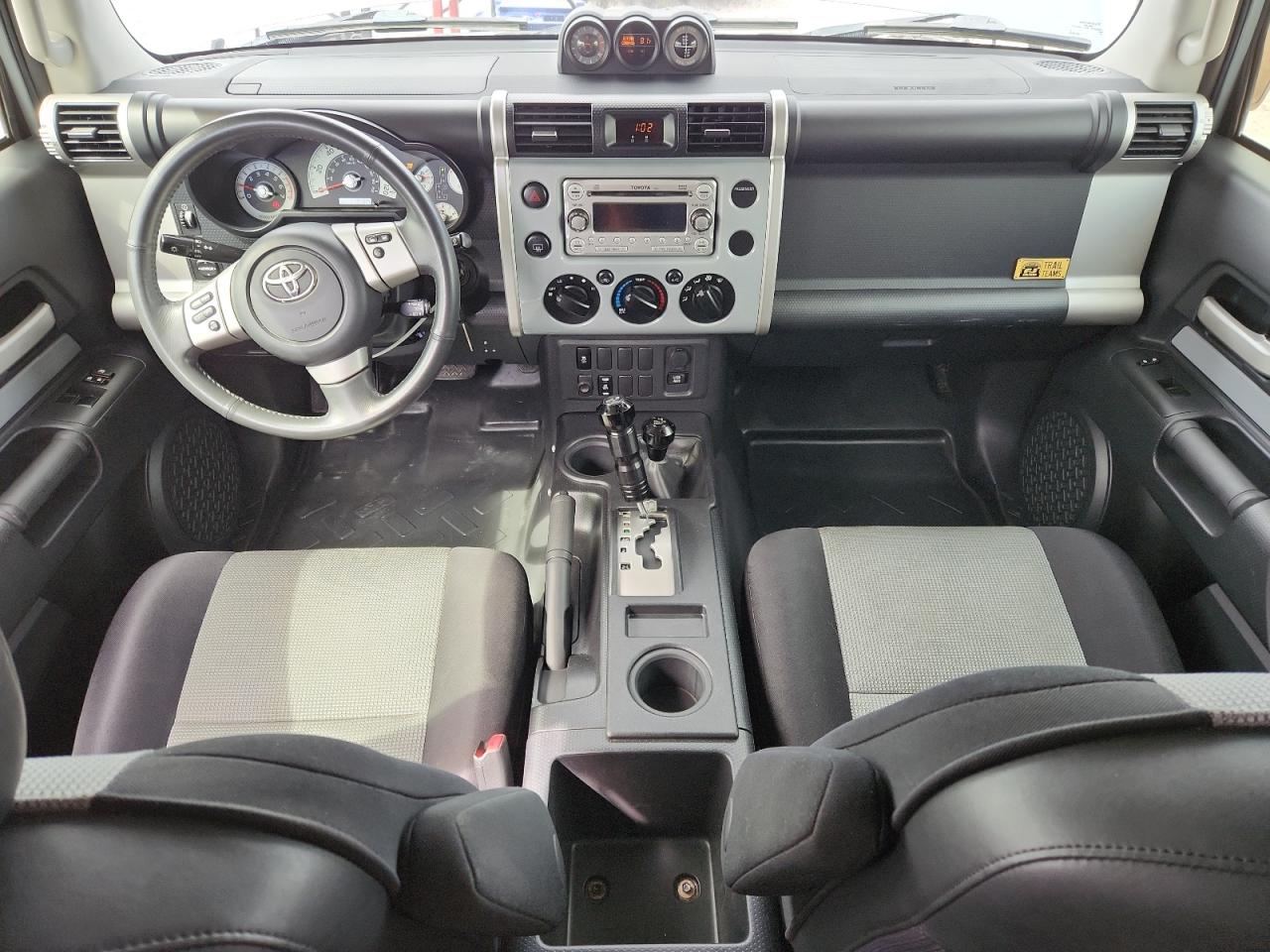 2013 Toyota Fj Cruiser Base Silver vin: JTEBU4BF5DK168177
