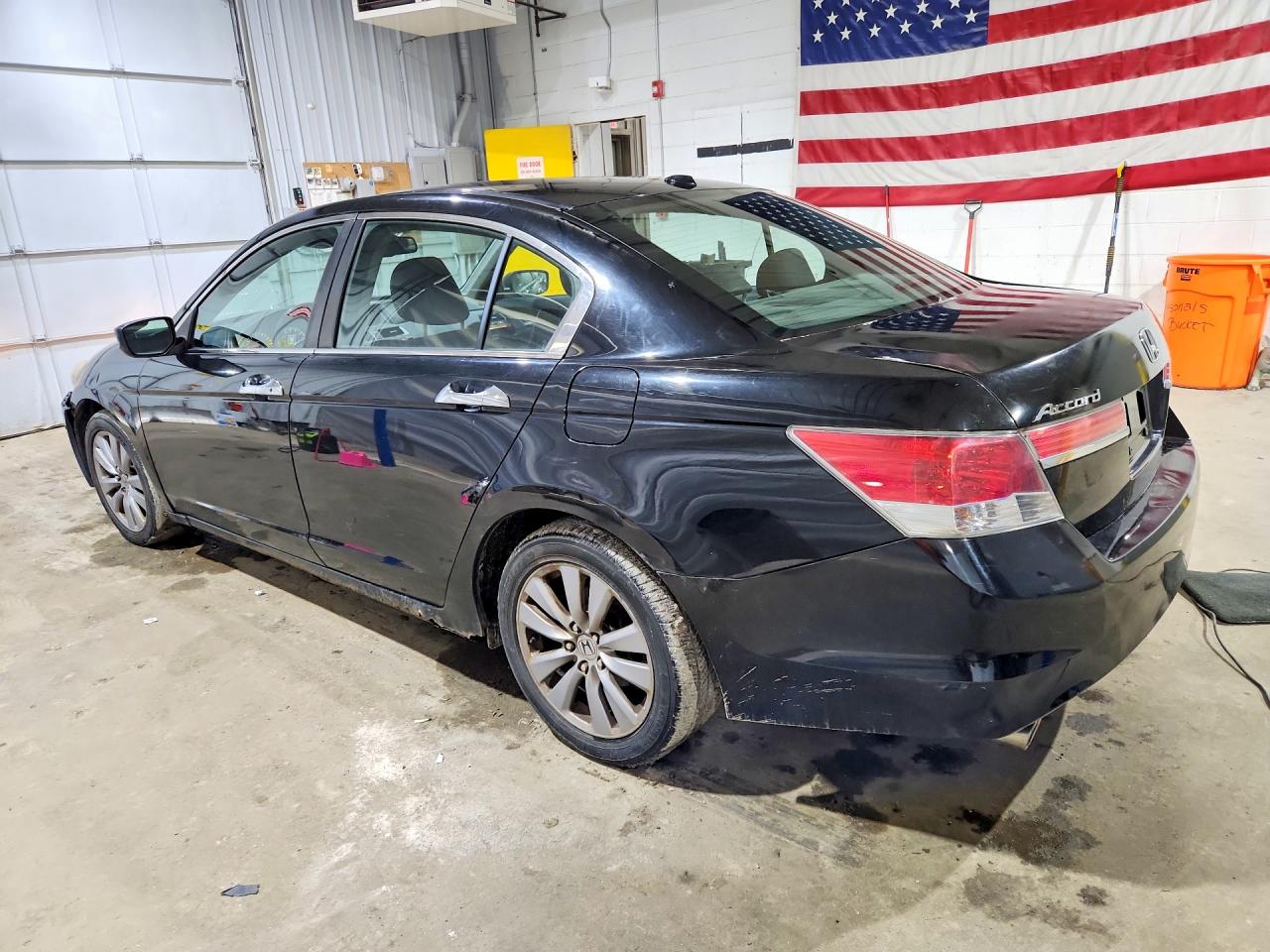 2011 Hond Accord Black vin: 1HGCP3F89BA002612