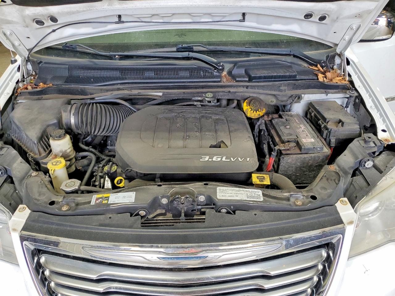 2015 Chrysler Town & Country Touring L White vin: 2C4RC1CG5FR539872