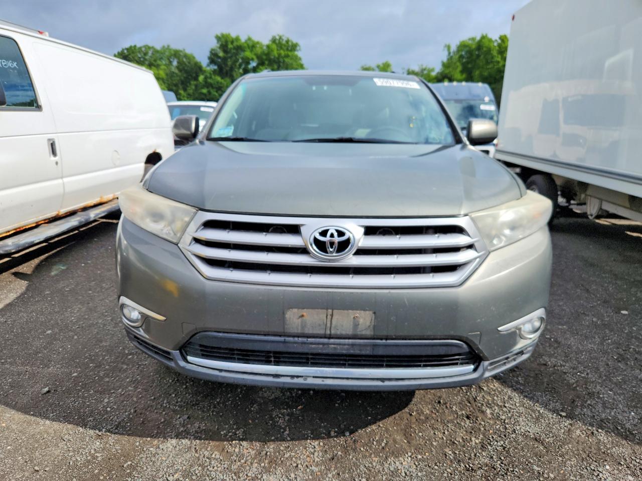 2011 Toyota Highlander Base Gray vin: 5TDBK3EH0BS053249