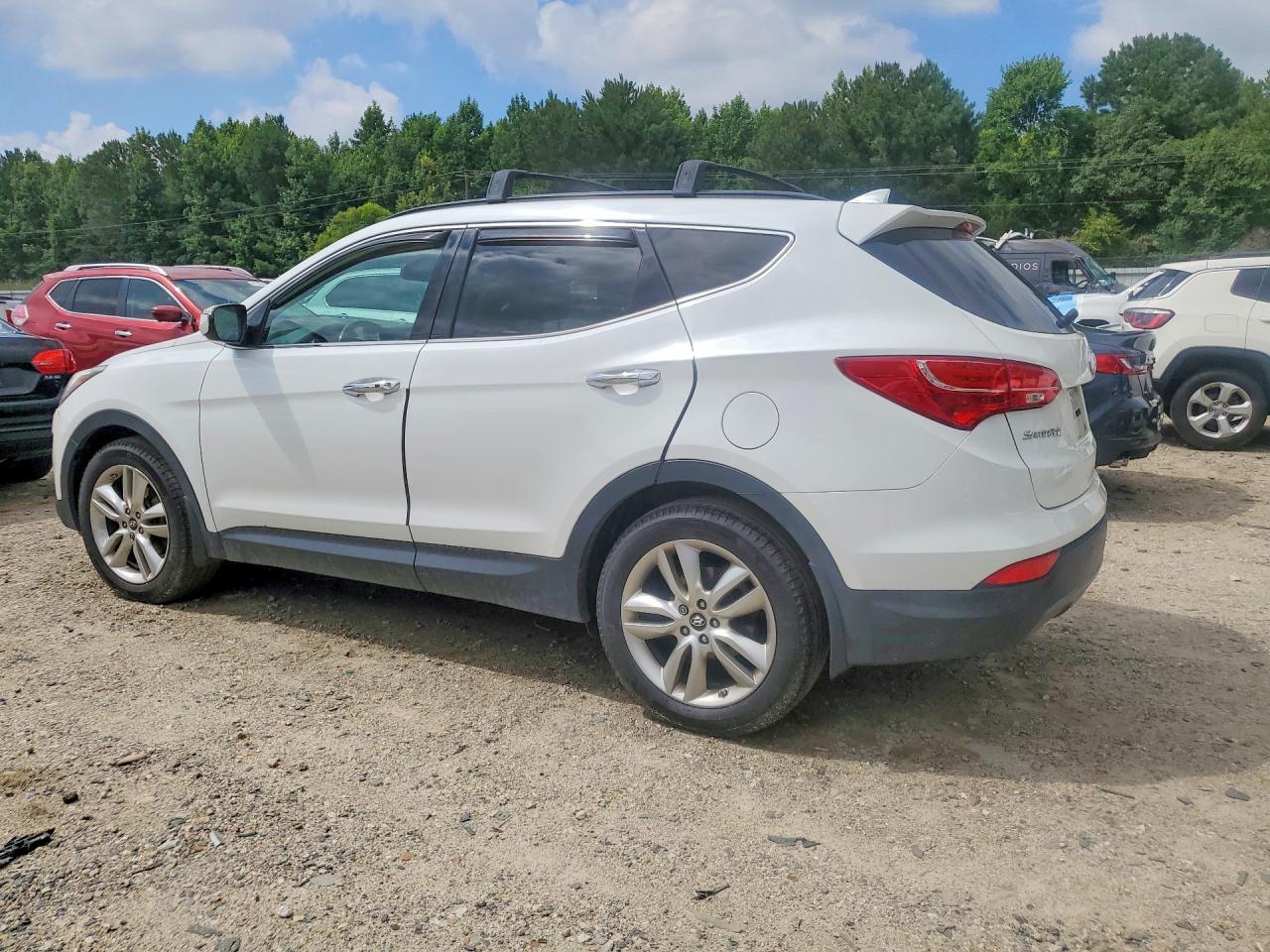 2015 Hyundai Santa Fe Sport 2.0t White vin: 5XYZWDLA5FG238530
