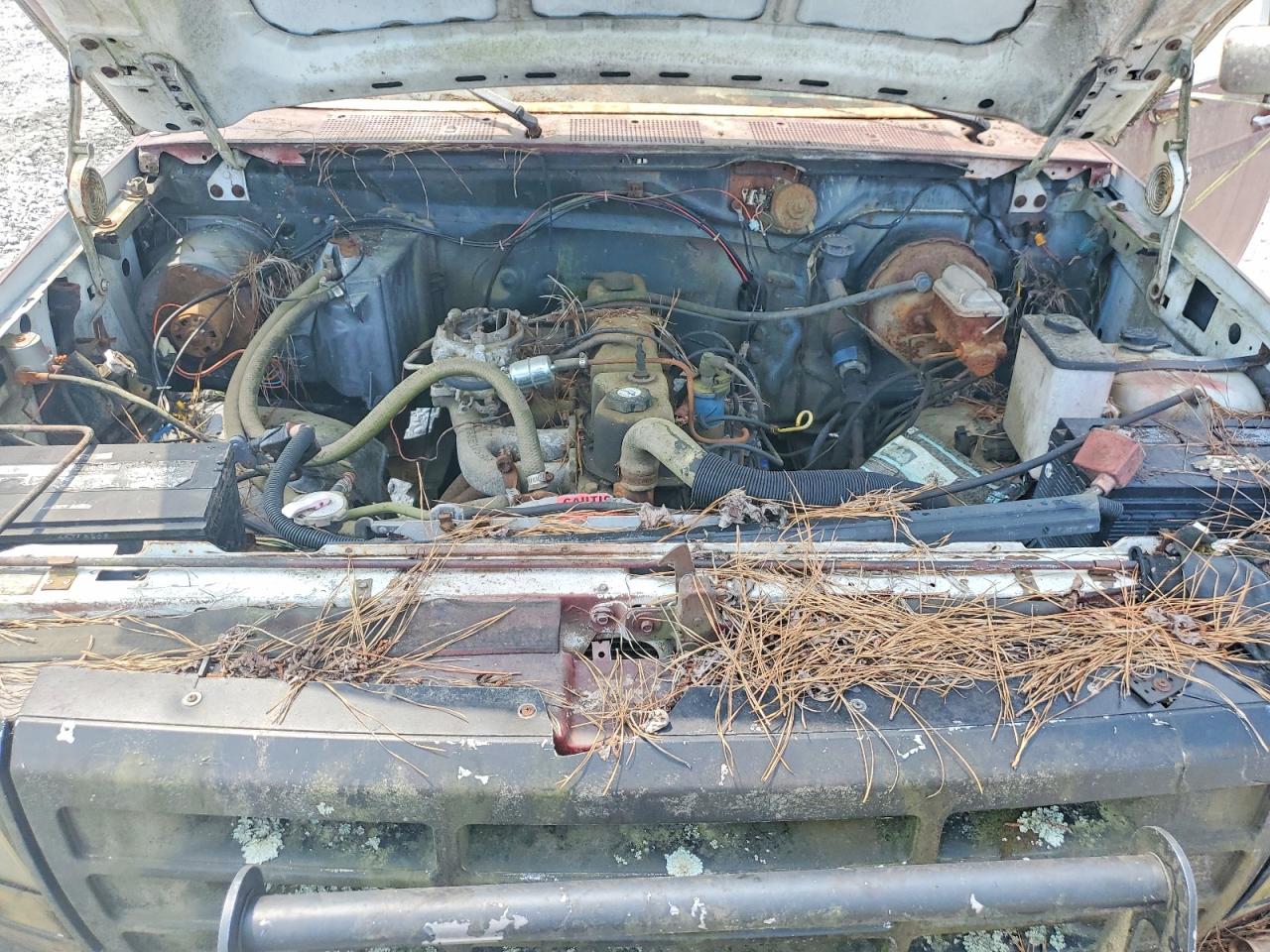 1988 Ford F350 Red vin: 1FTDF15Y8JNA95075