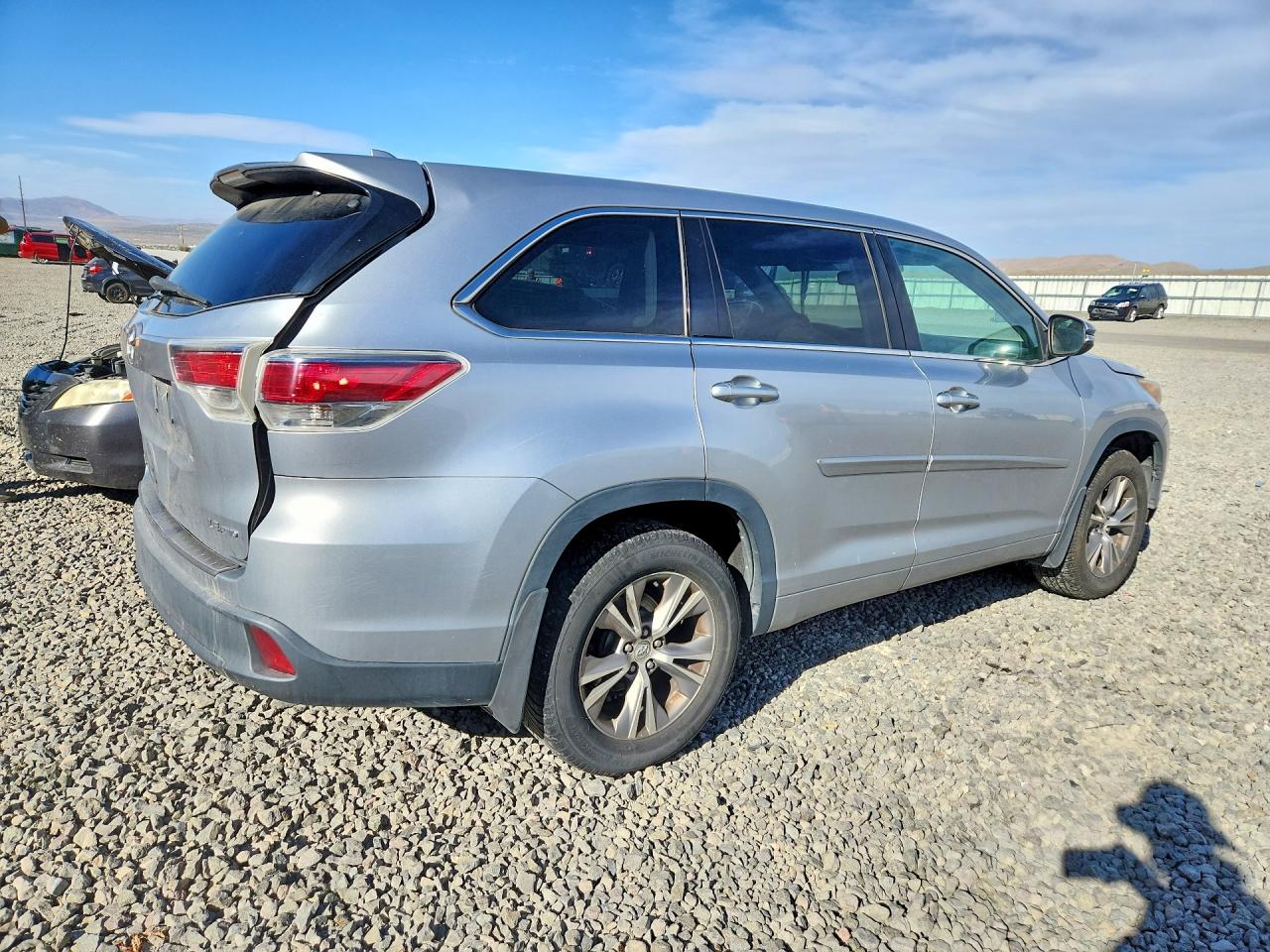 2015 Toyota Highlander Le Plus Silver vin: 5TDBKRFH6FS202979