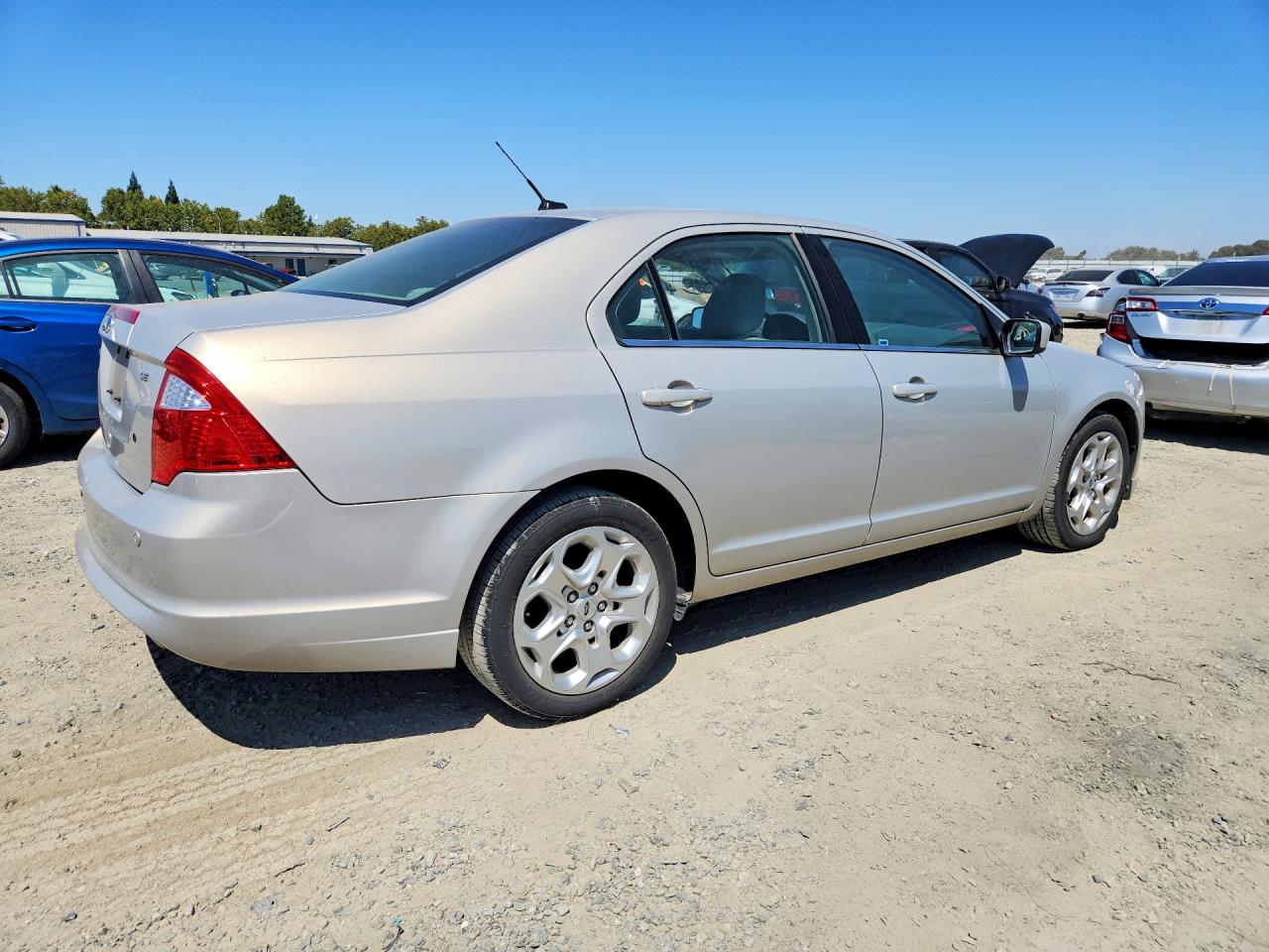 2010 Ford Fusion Se Beige vin: 3FAHP0HA5AR394436