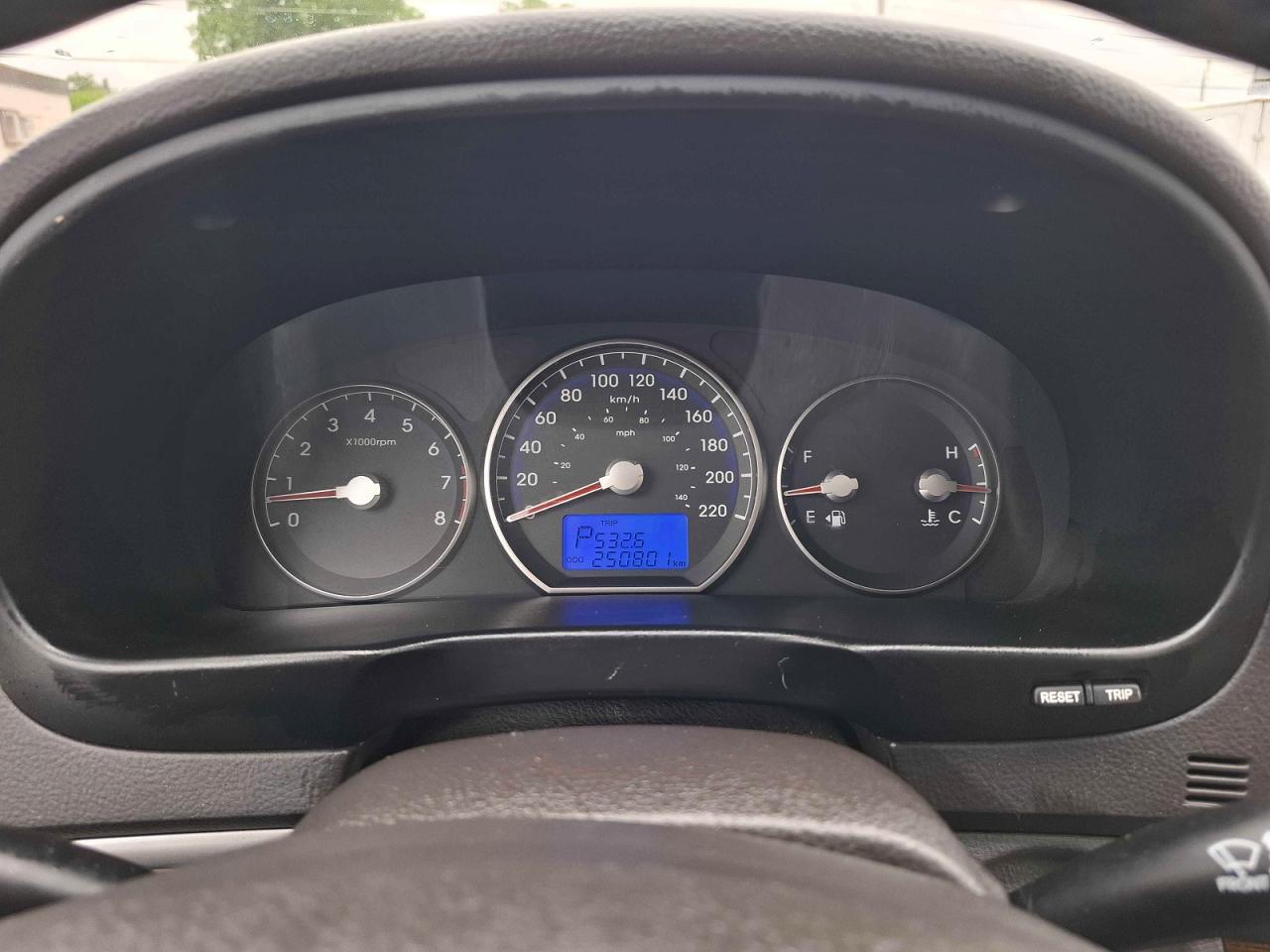 2012 Hyundai Santa Fe Gls Gray vin: 5XYZGDAG4CG129637