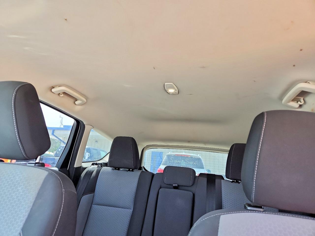 2018 Ford Escape Se White vin: 1FMCU9GD7JUC49237